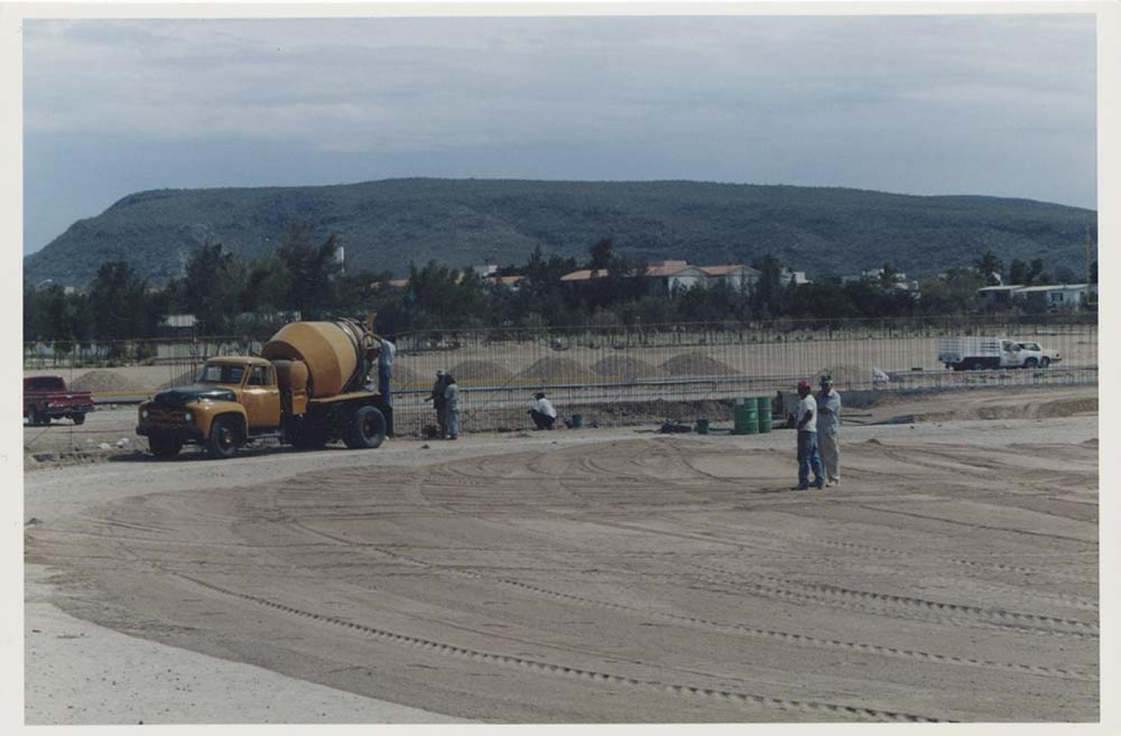 Construcción de los edificios para Bomberos, Cruz Roja y la Casa del Estudiante.