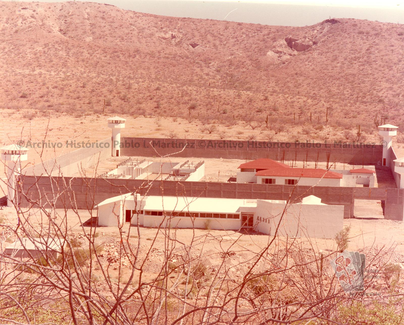 Construcción del Centro de Readaptación Social en Santa Rosalía, Baja California Sur.