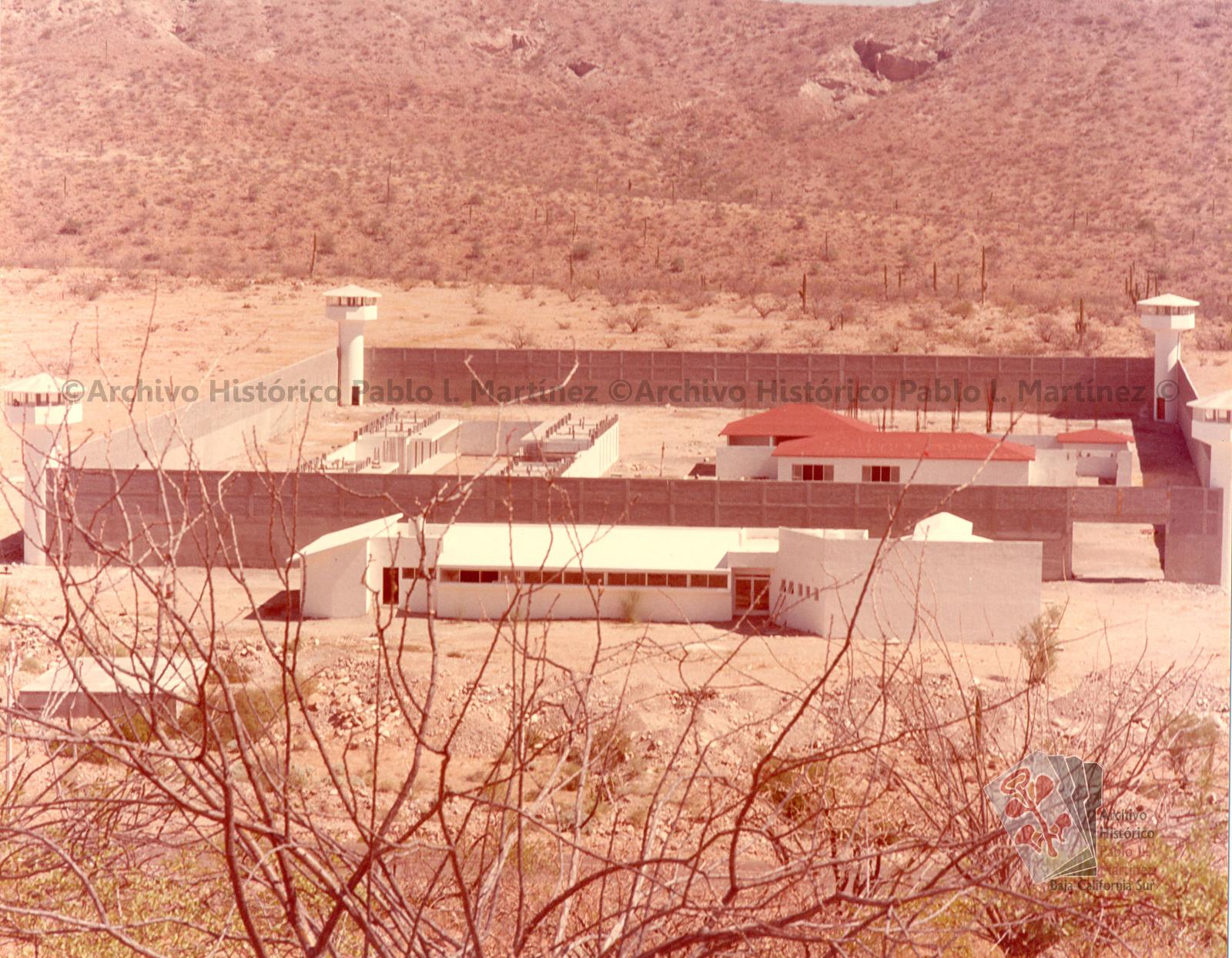 Construcción del Centro de Readaptación Social en Santa Rosalía, Baja California Sur.