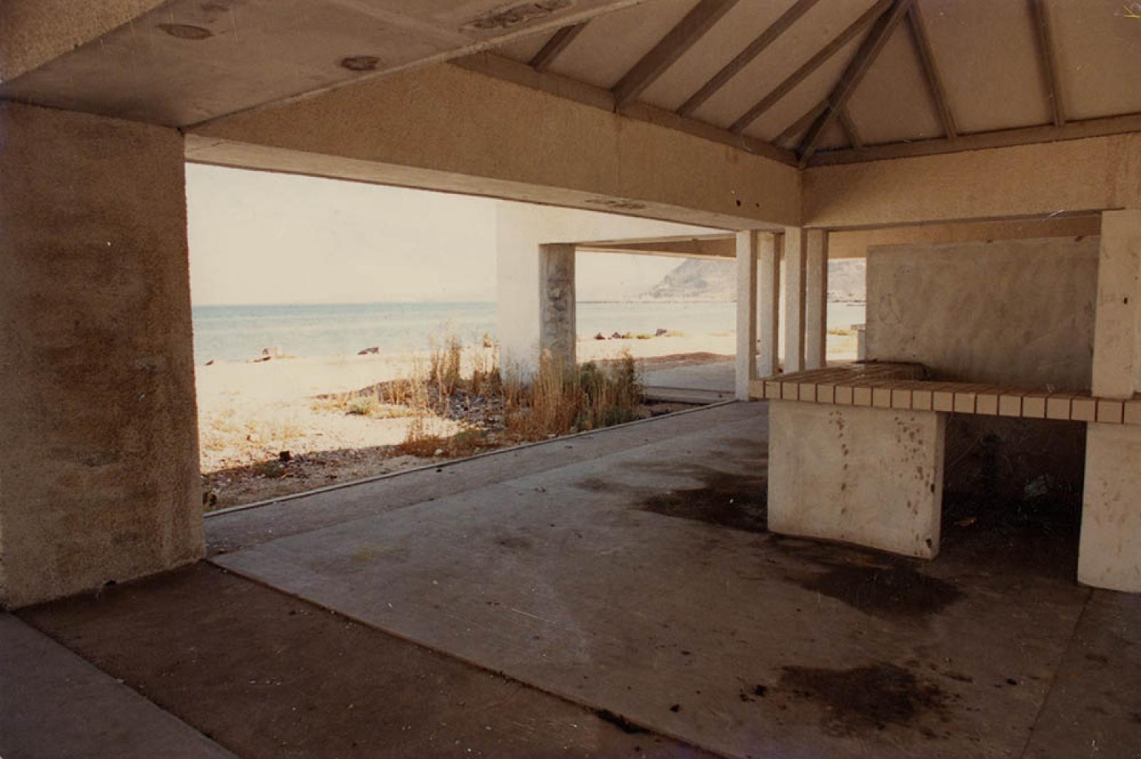 Construcción en abandono, malecón de La Paz, Baja California Sur.