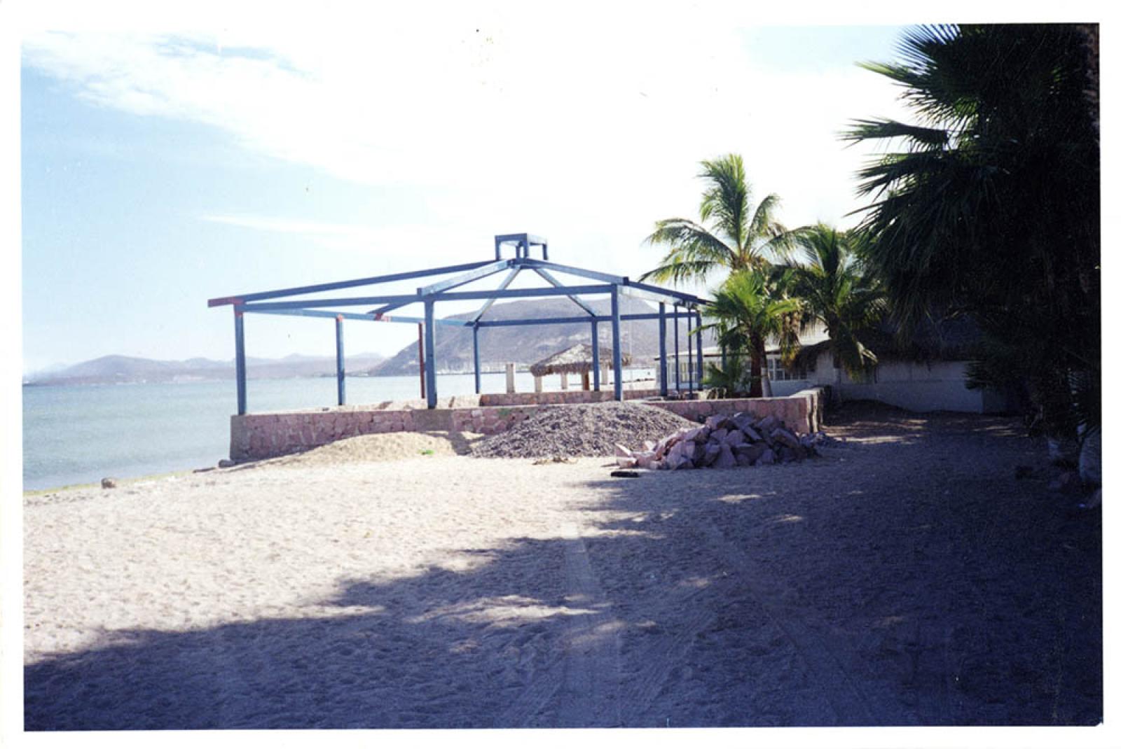 Construcción en el malecón de La Paz, Baja California Sur.