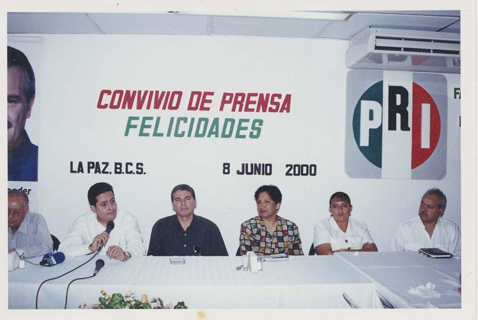 Convivio de prensa.