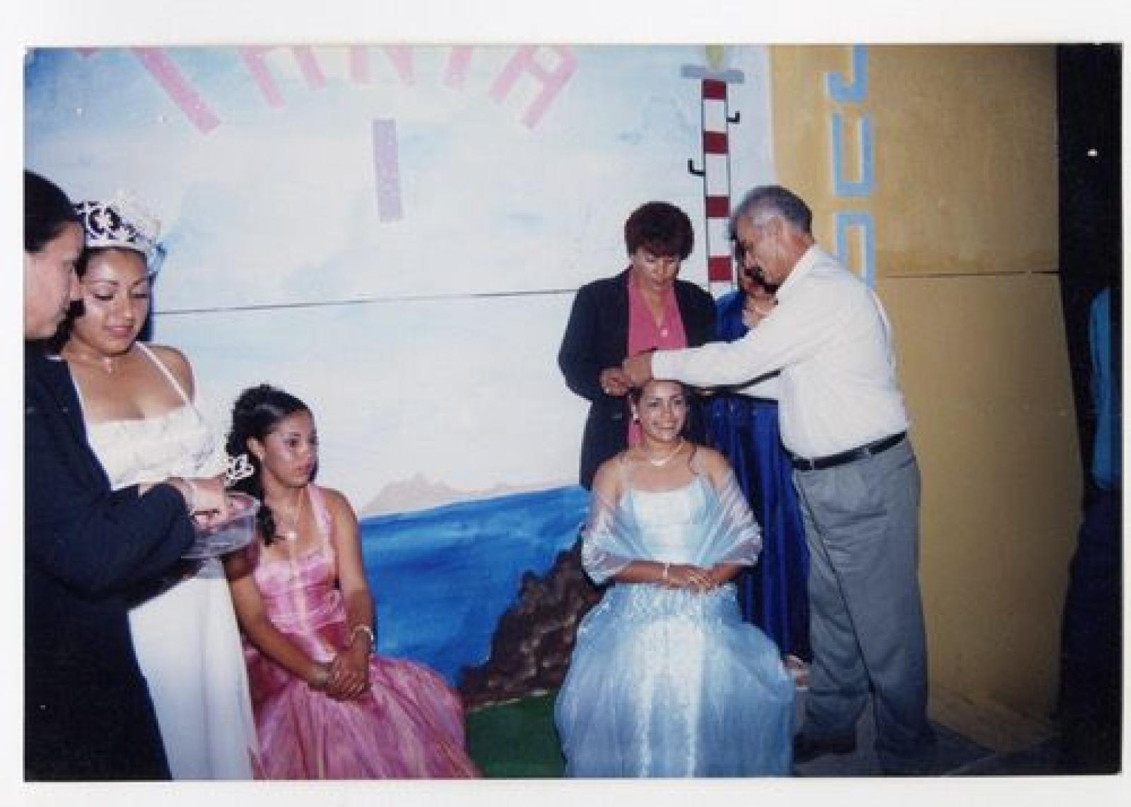 Coronación de Judith, princesa de las fiestas de San Juanico.