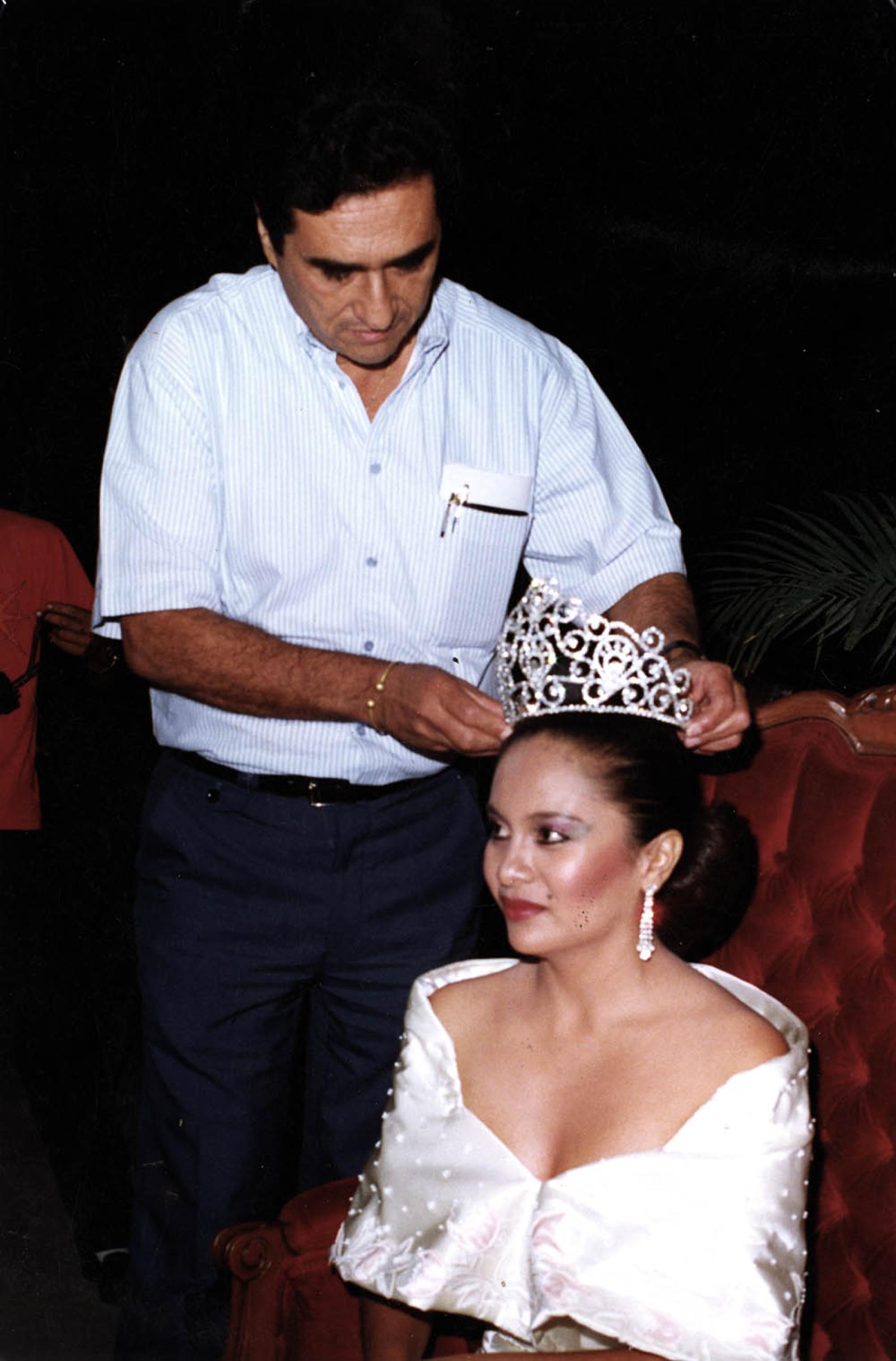 Coronación de reina de belleza.