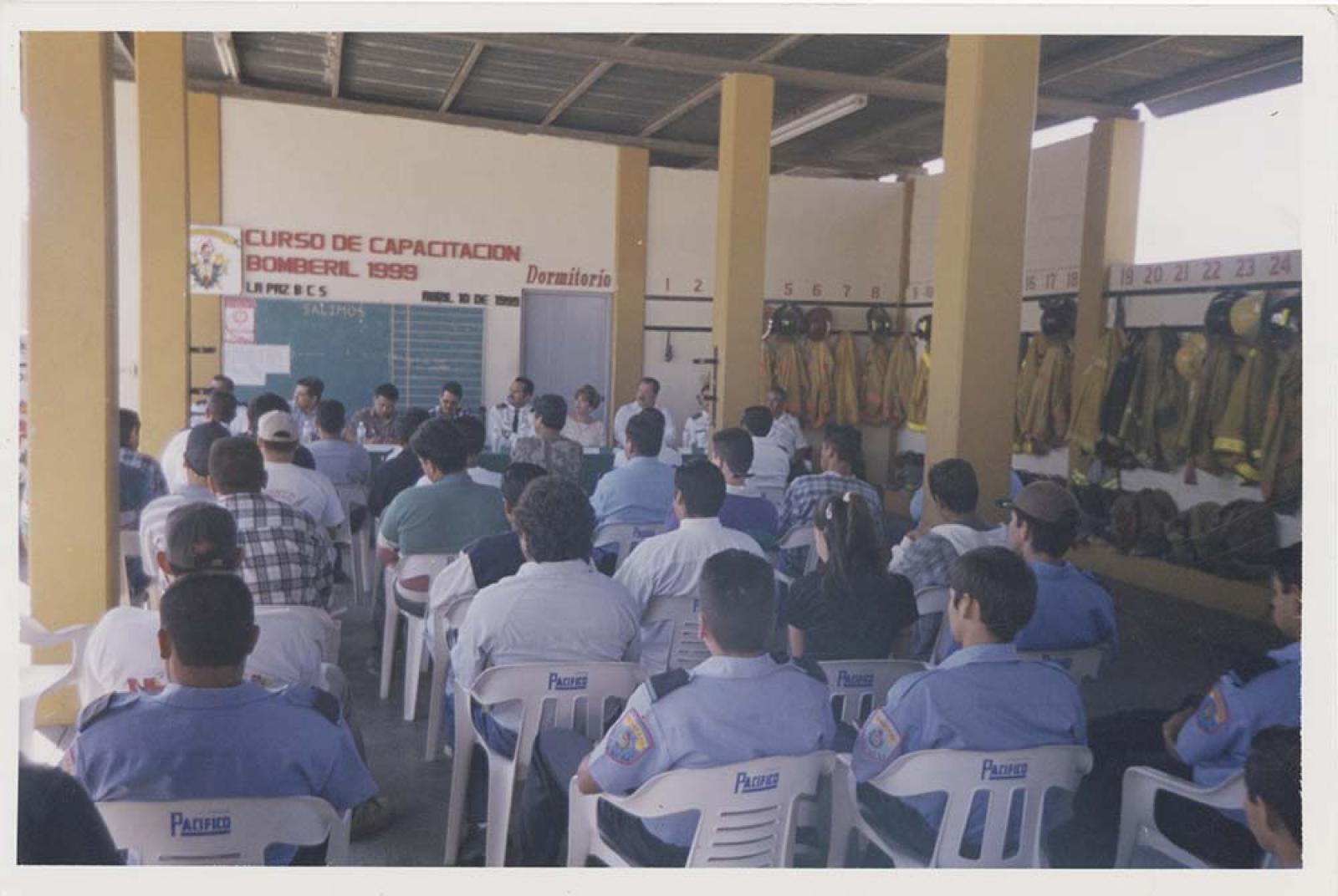 Curso de capacitación bomberil.