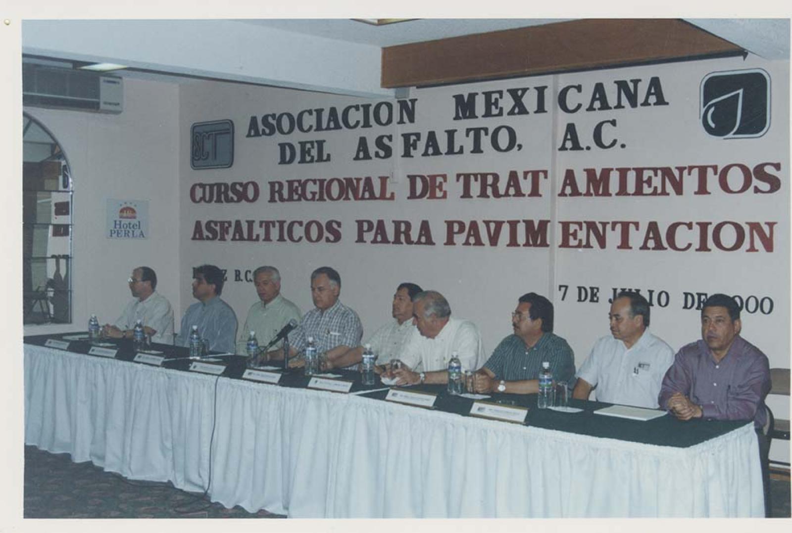Curso regional de tratamientos asfalticos para pavimentación.