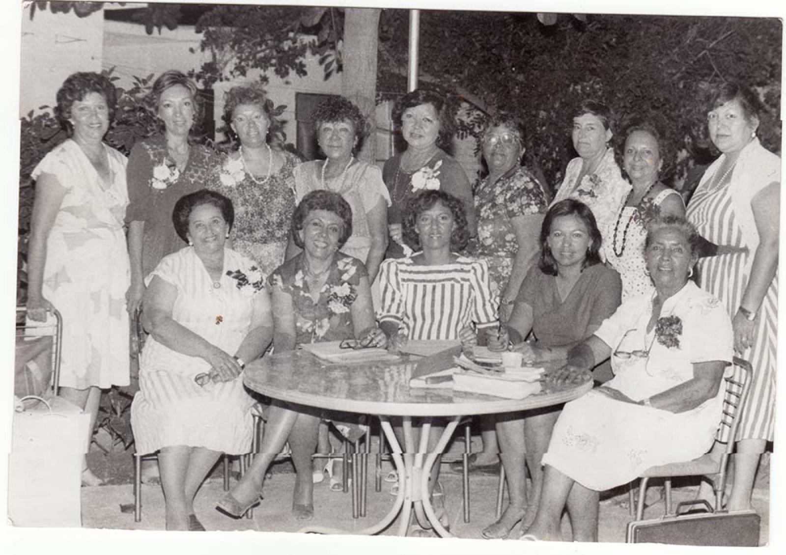 Damas del club.