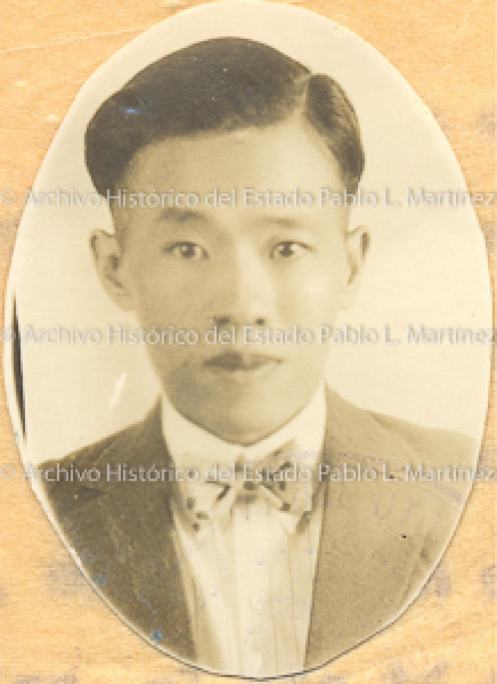Daniel J. León.