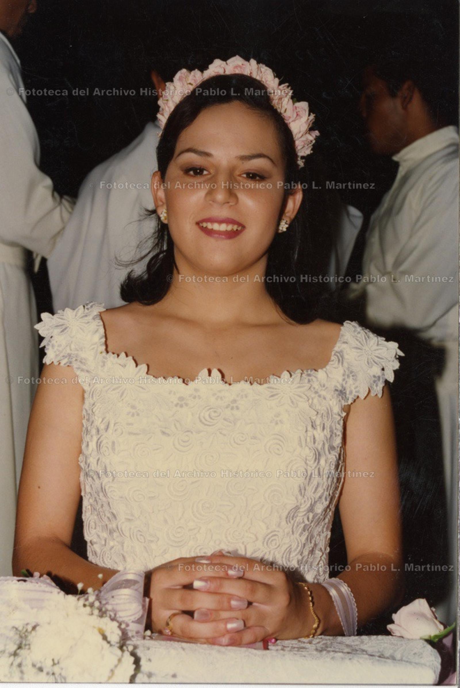 “De hermosa quinceañera viste Lupita Leyarda Borbón”.