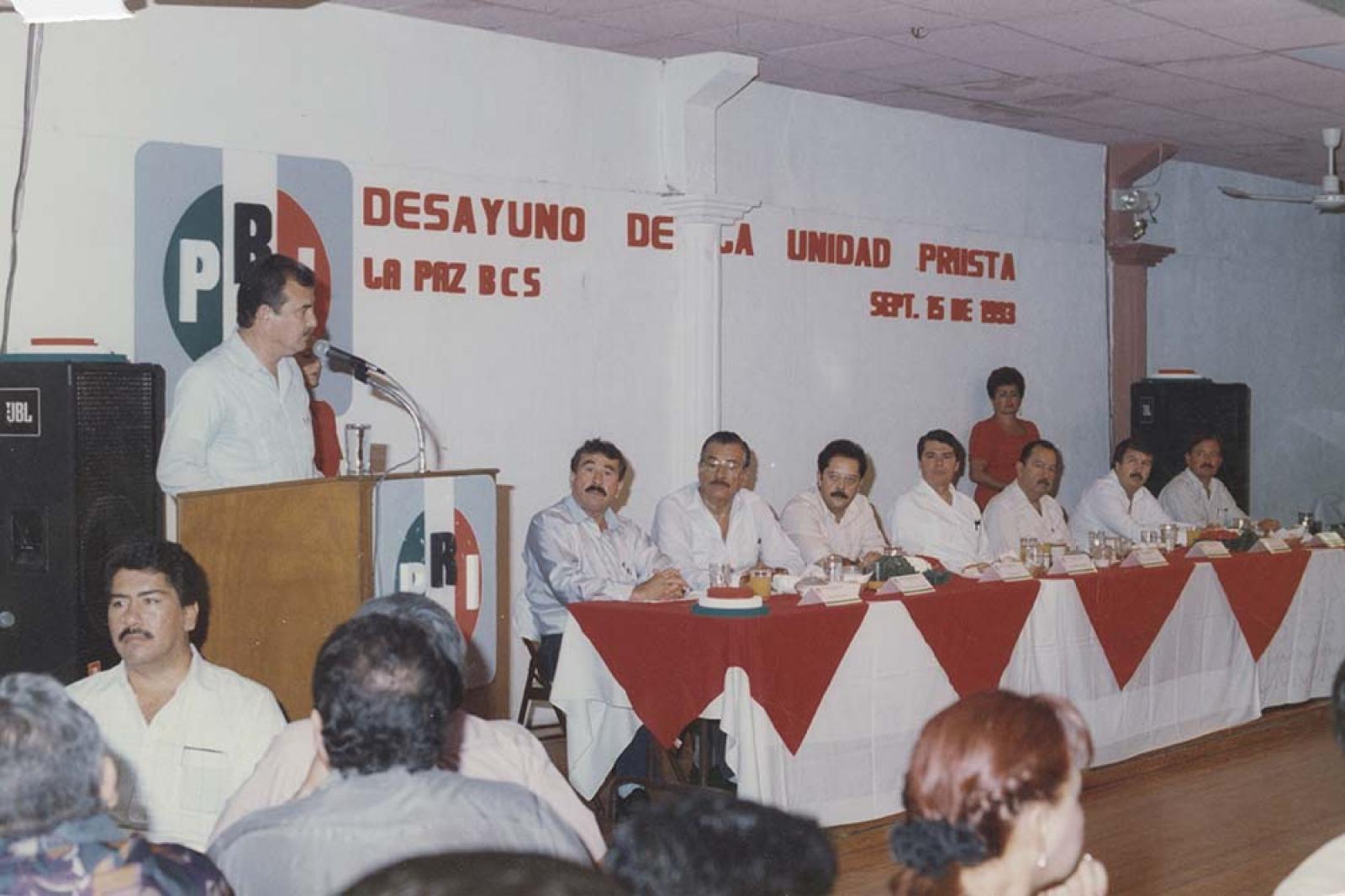 Desayuno de la unidad priista.