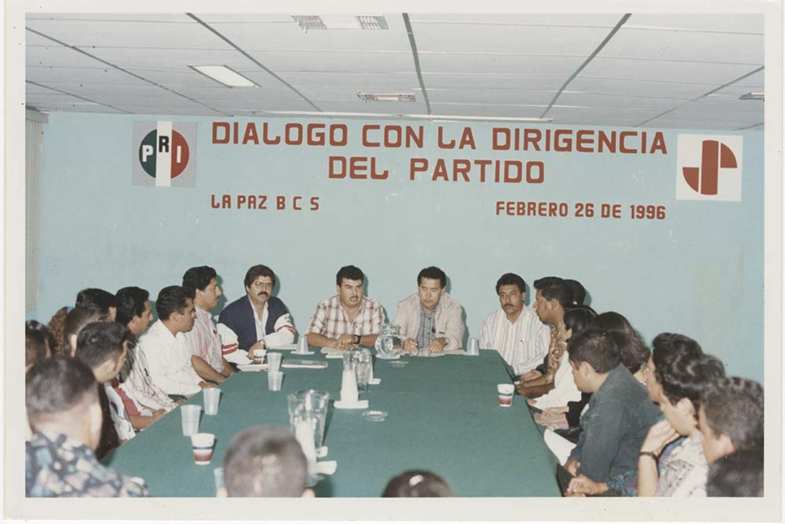 Diálogo con la dirigencia del PRI.