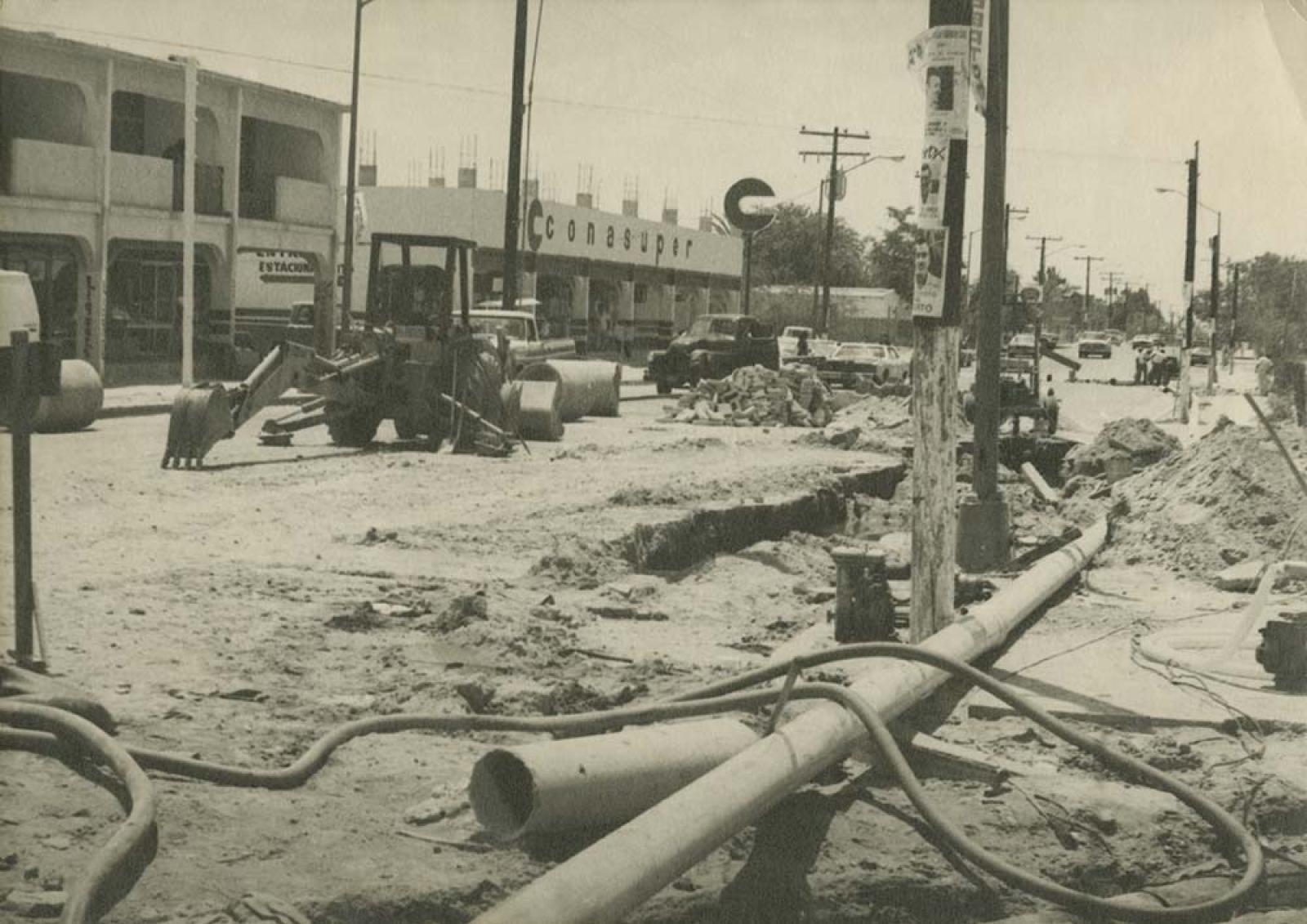 Drenaje y pavimentación en calle Mariano Abasolo.