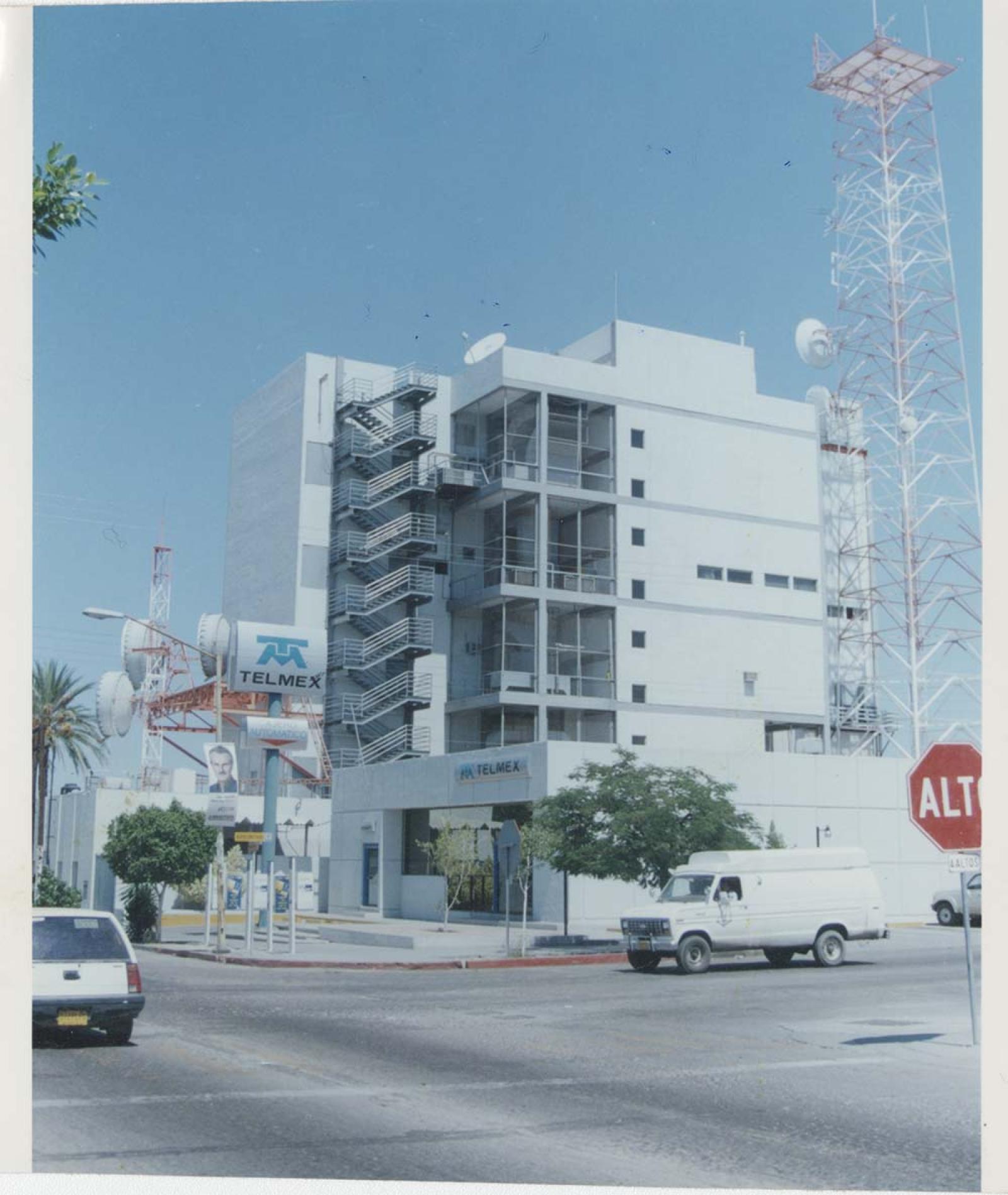 Edificio de Telmex en la ciudad de La Paz, Baja California Sur.