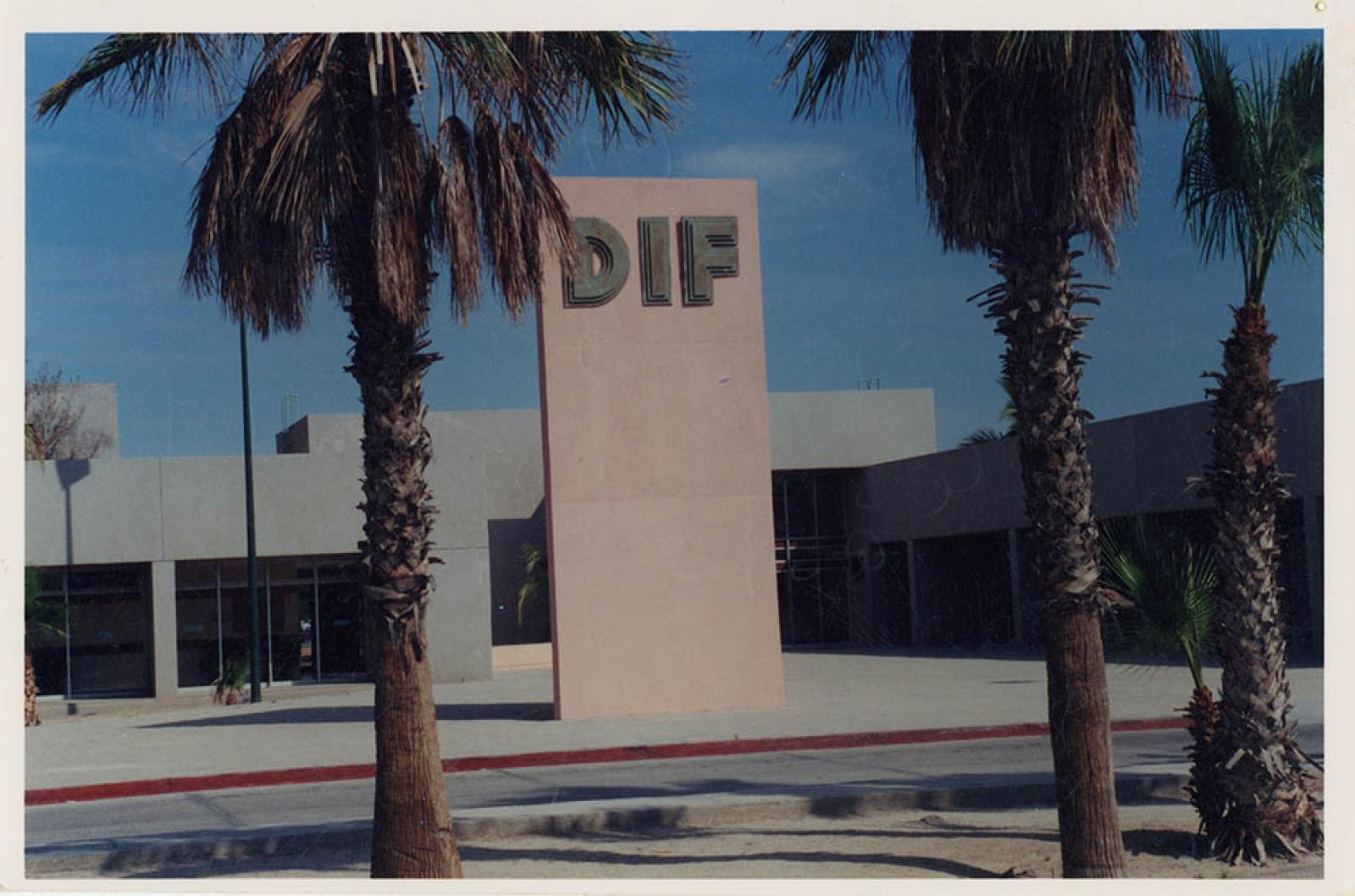 Edificio del Desarrollo Integral de la Familia (DIF).
