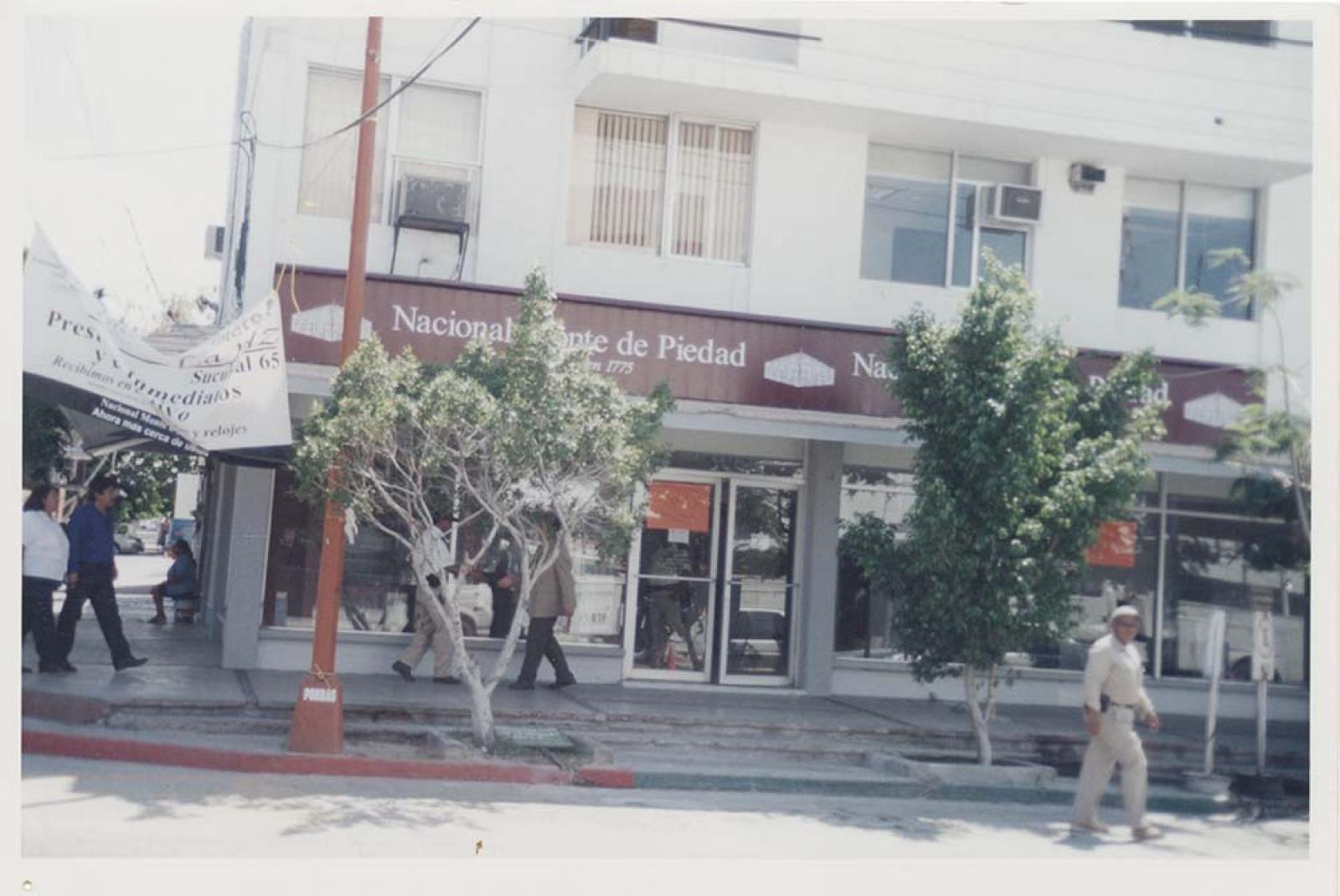 Edificio del Nacional Monte de Piedad, sobre calle Revolución. La Paz, Baja California Sur.