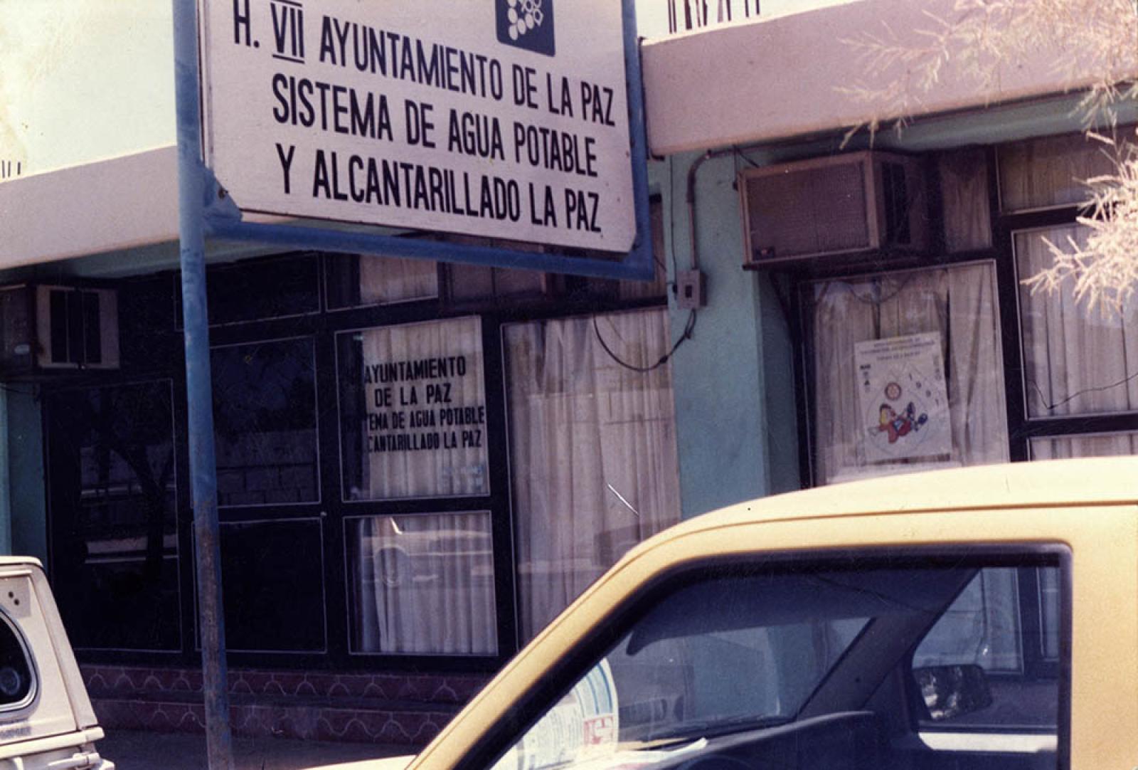 Edificio del Sistema de Agua Potable y Alcantarillado (SAPA), La Paz.