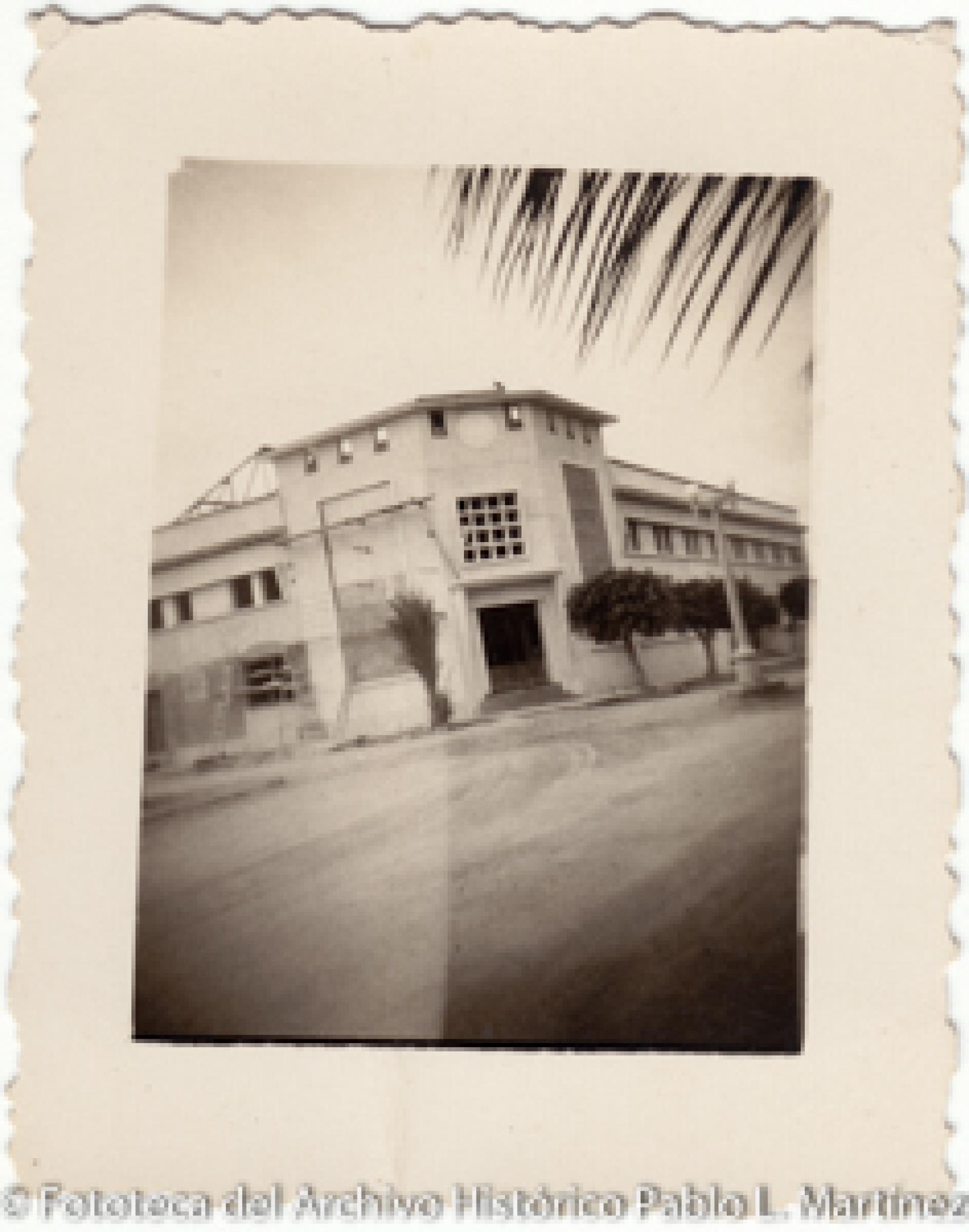 Edificio en avenida Álvaro Obregón.