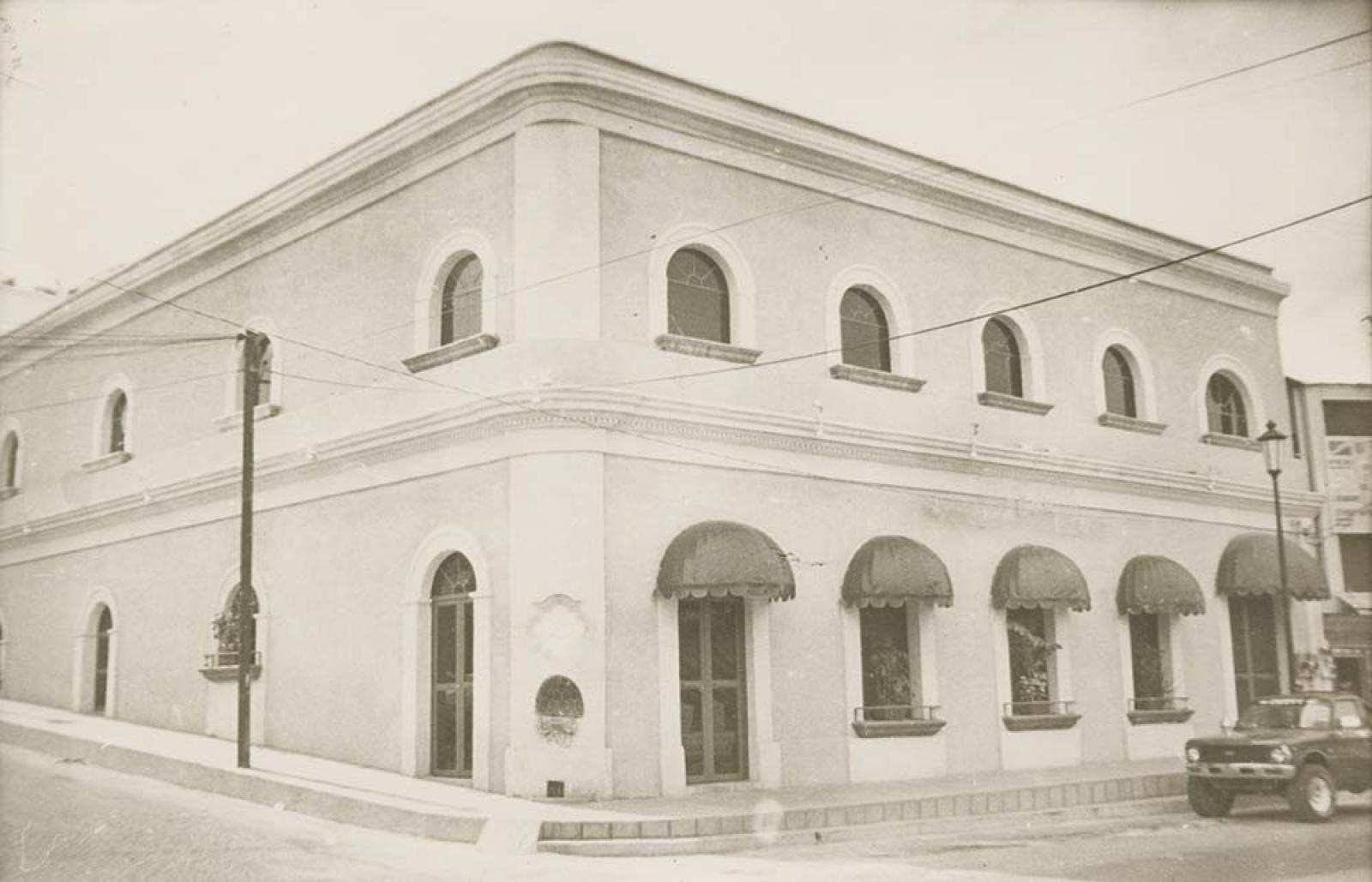 Edificio ubicado entre calles Ignacio Zaragoza y Agustín Arriola.
