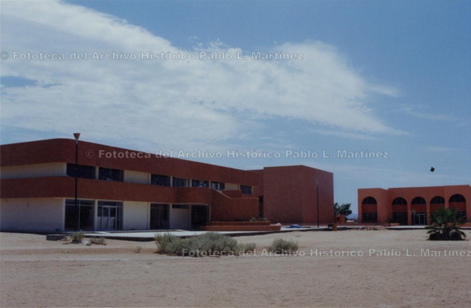 Edificios de la Universidad Autónoma de Baja California Sur (UABCS).