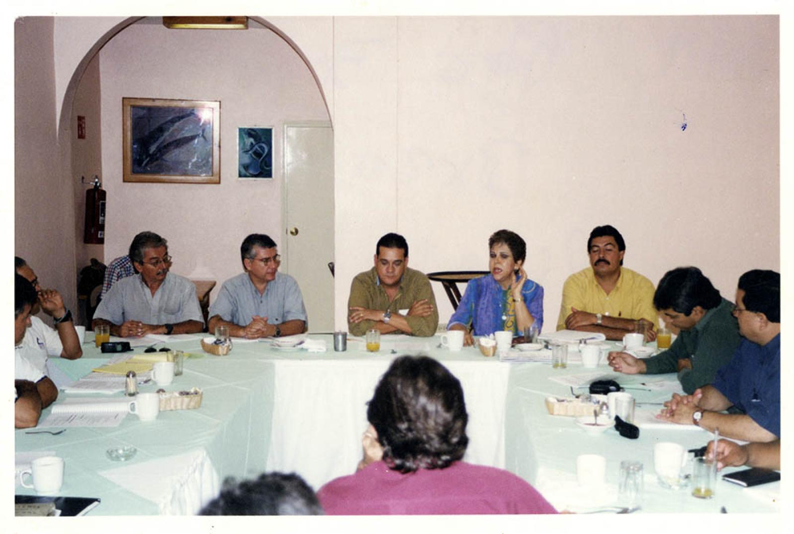 “El alcalde” Alfredo Porras, en reunión de trabajo.