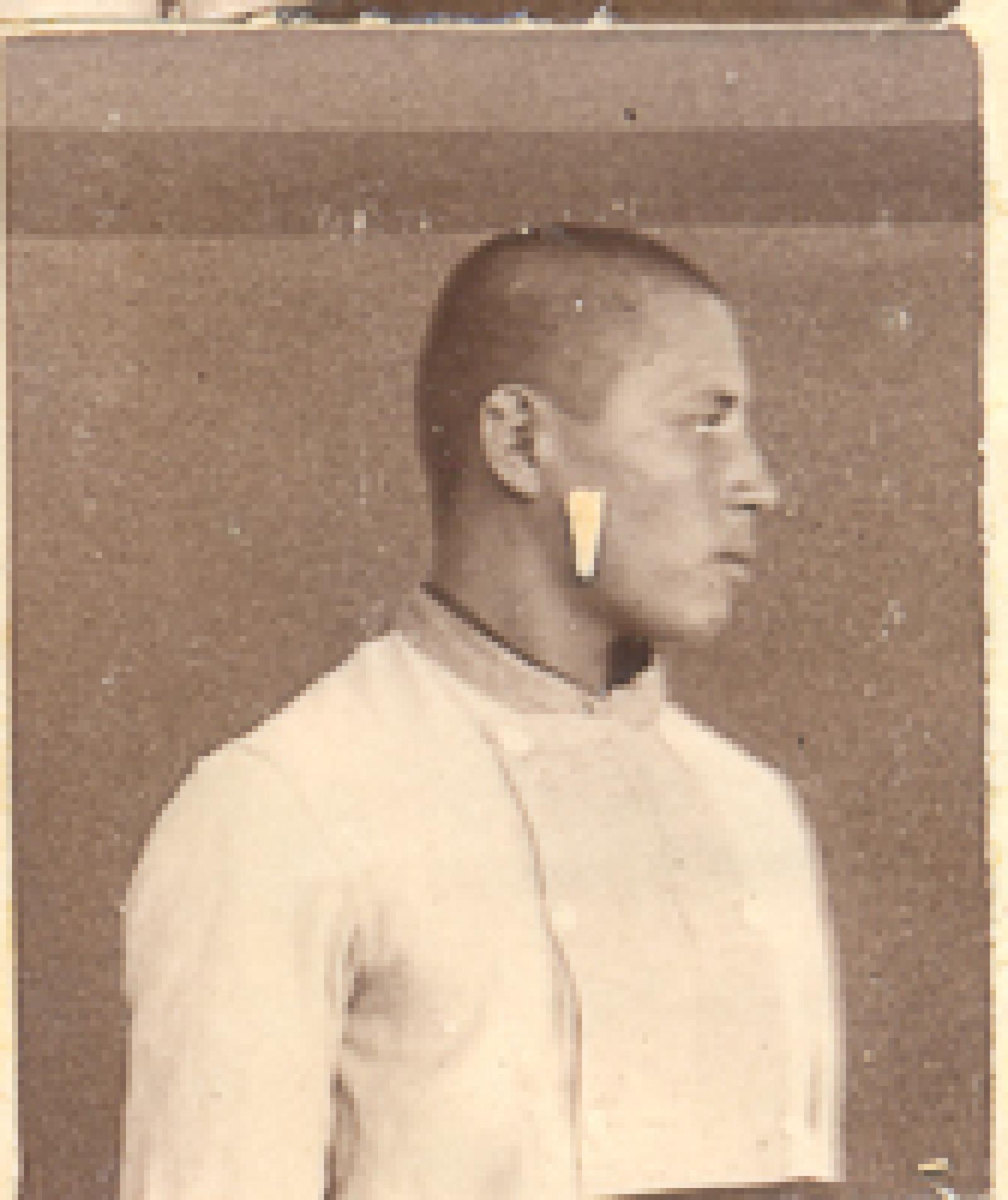 El boga Emilio Camacho de perfil.