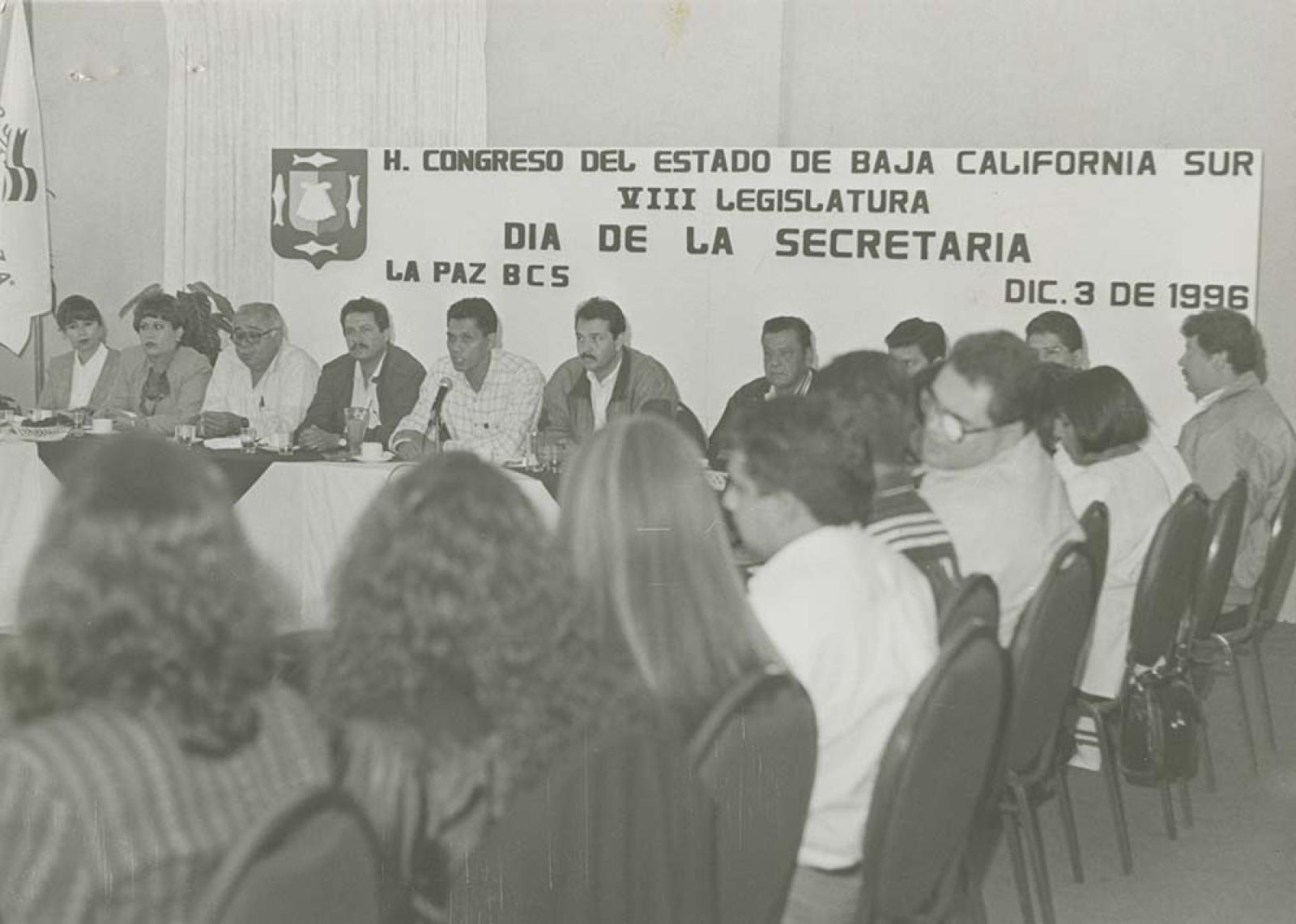 El Congreso del Estado festeja el Día de la Secretaria.
