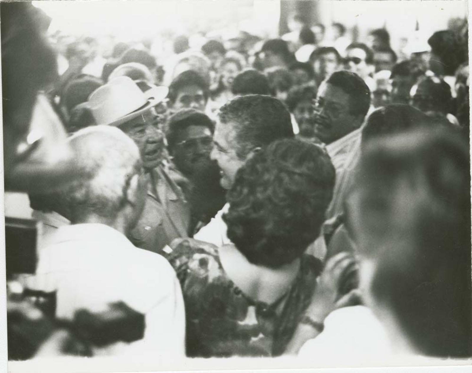 El General José Antonio Valdivia y multitud.