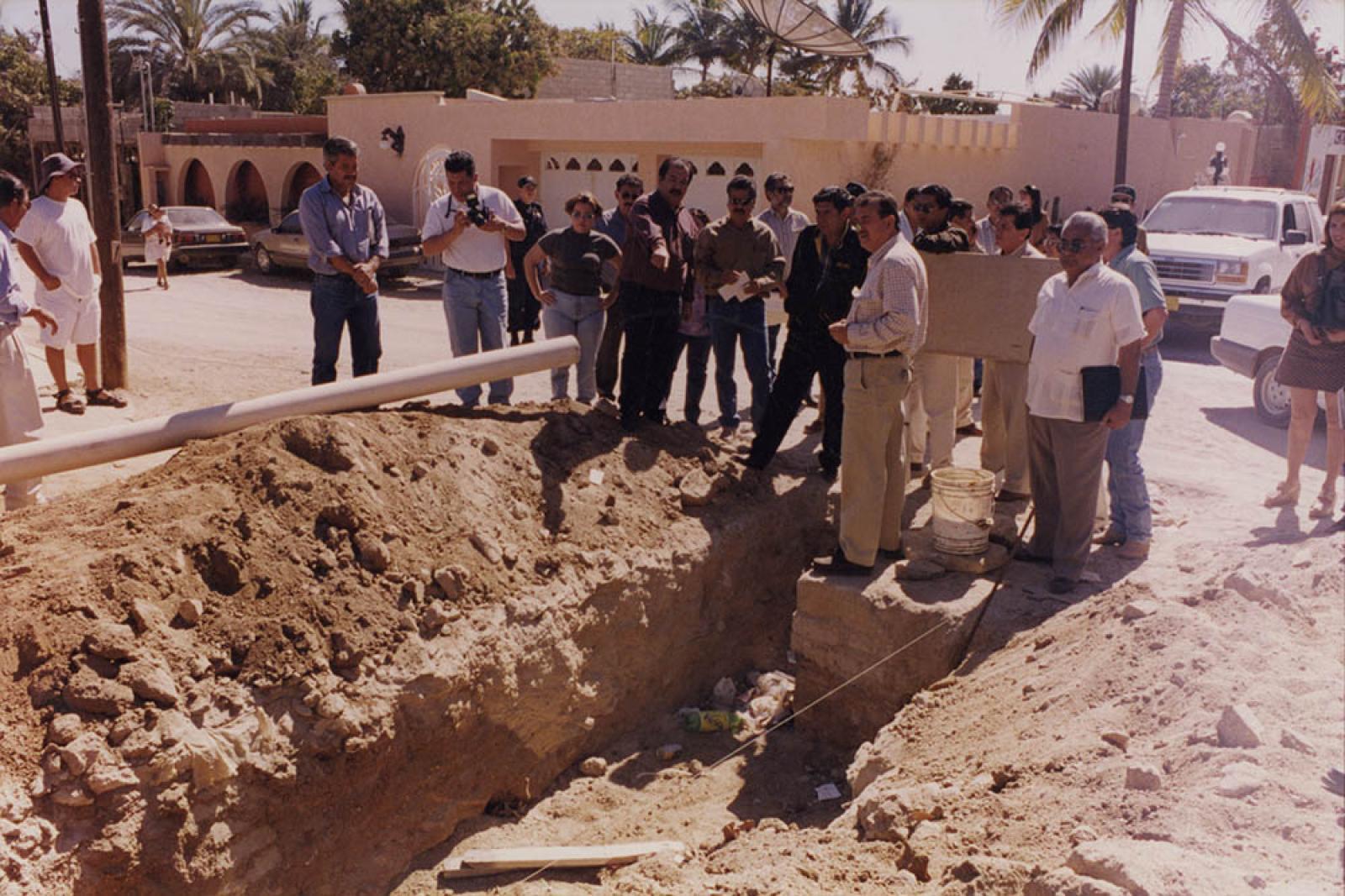 El gobernador Guillermo Mercado visita obra pública.