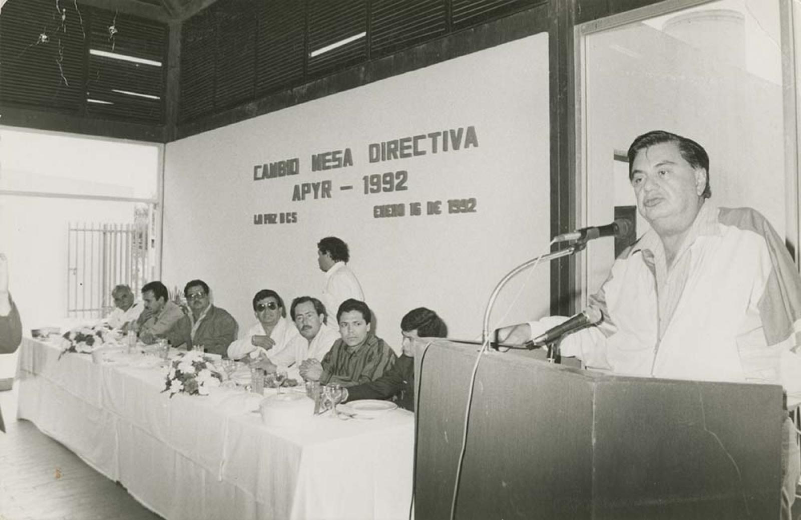 El gobernador preside ceremonia de cambio de mesa directiva.