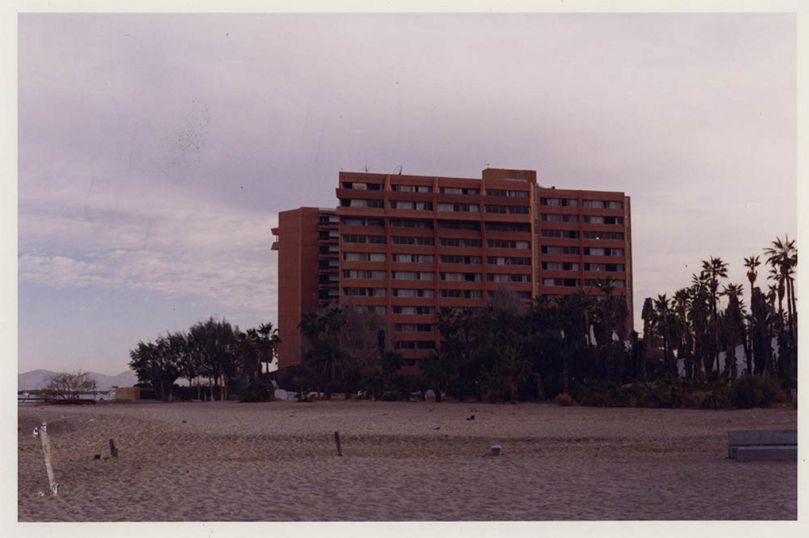 “El Hotel Gran Baja”, paisaje marítimo.