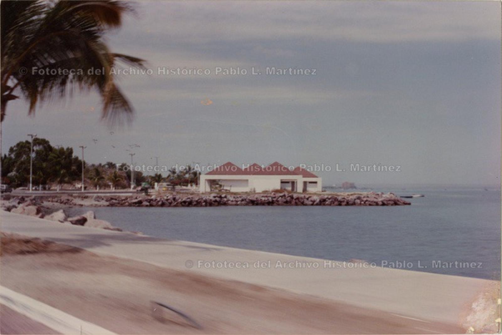 El Terraplén, en malecón de La Paz.