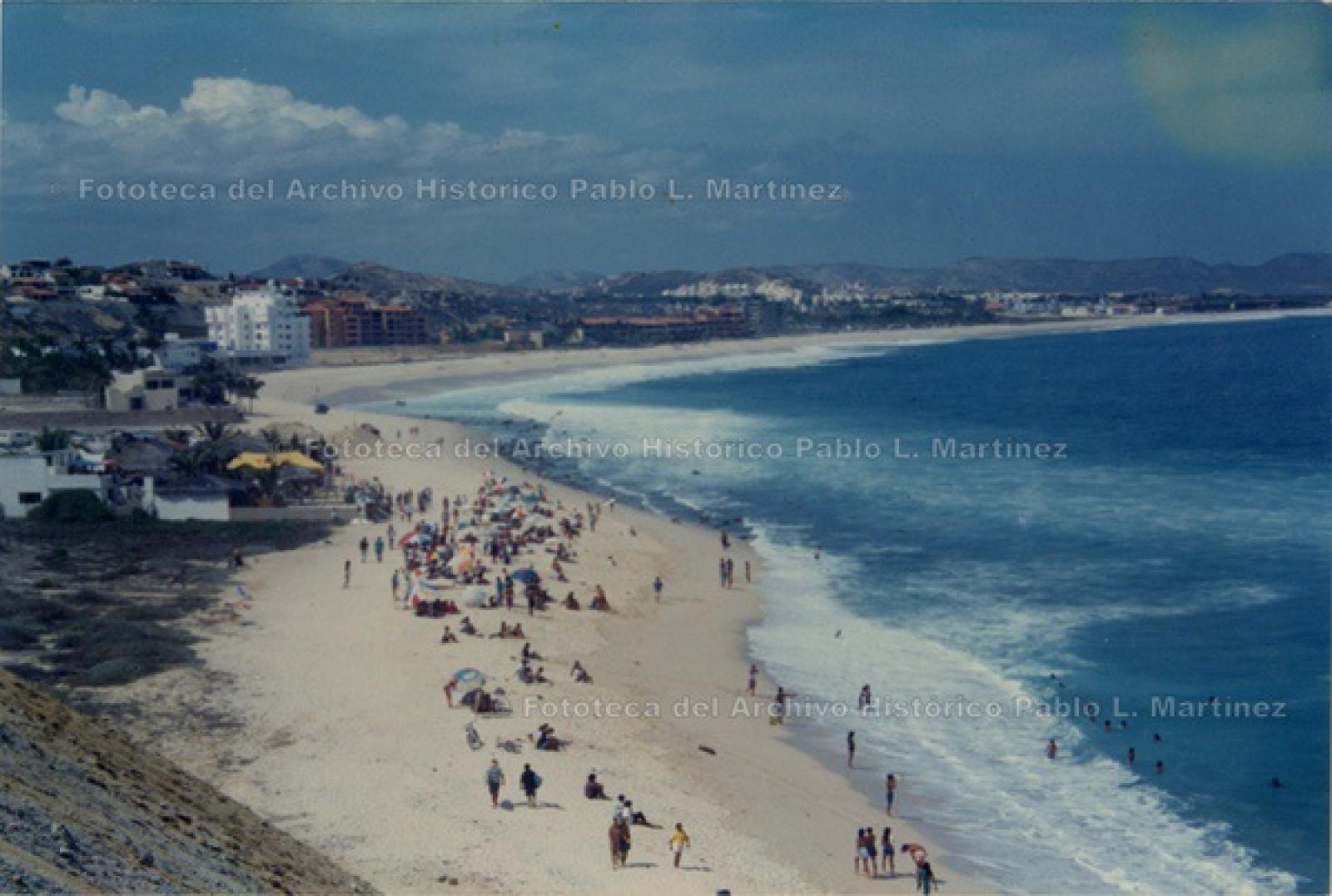 “El verano” en playa Costa Azul. San José del Cabo, Baja California Sur.