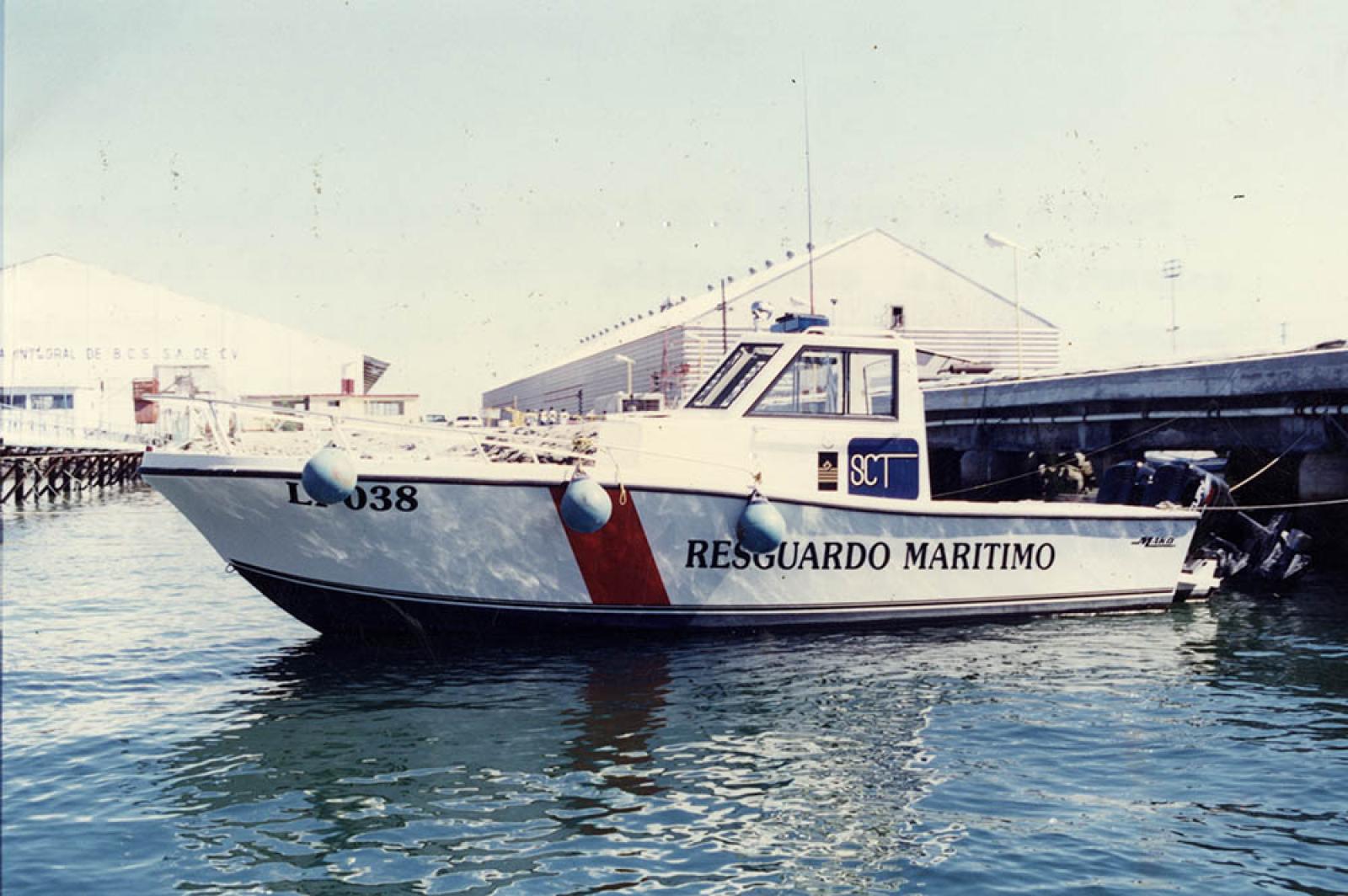 Embarcación de capitanía de Puerto San Carlos.
