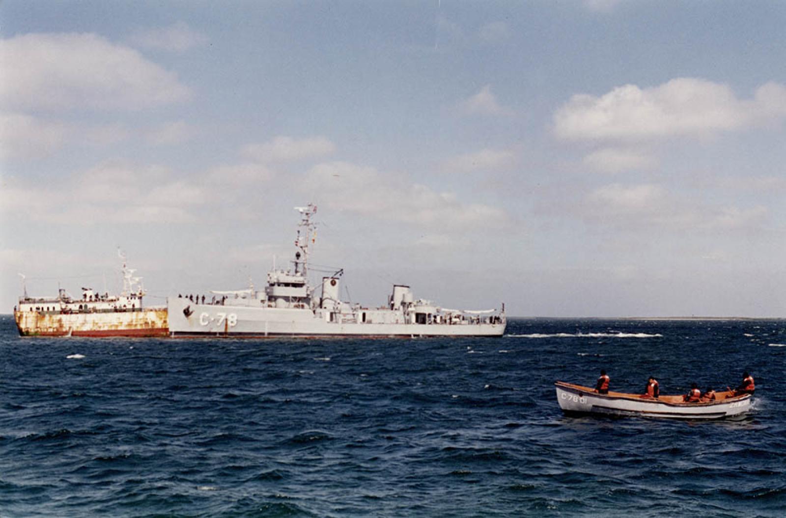 Embarcación militar.
