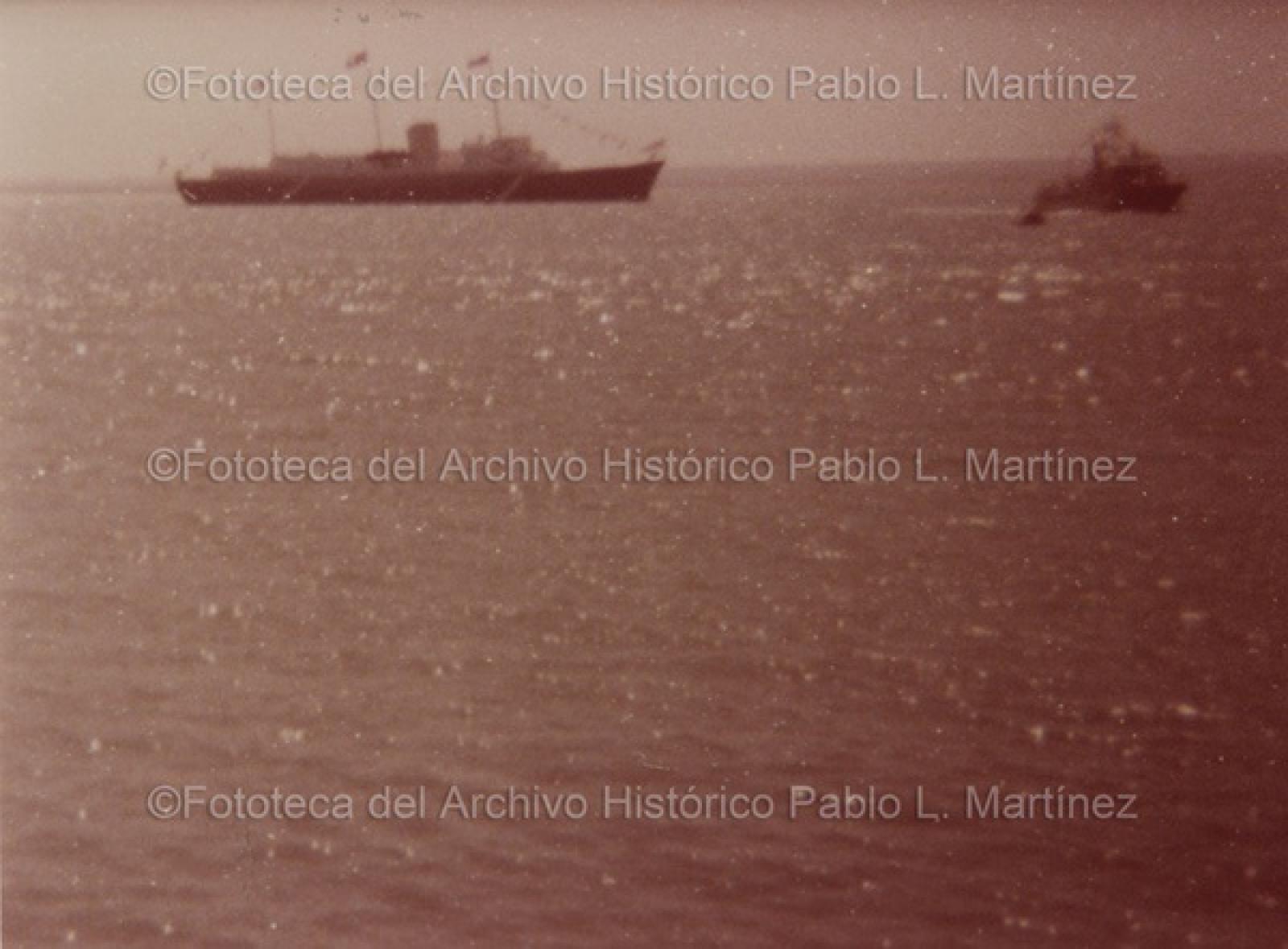 Embarcaciones durante el arribó de la reina Isabel II de Inglaterra en su visita a La Paz, Baja California Sur.
