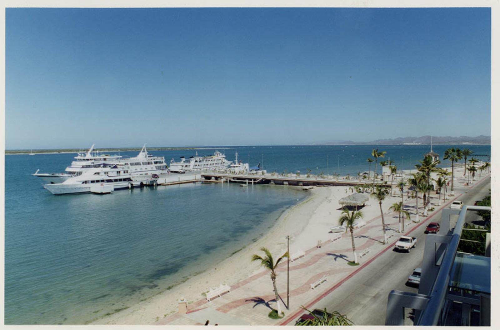 Embarcaciones en el Puerto de Ilusión de La Paz, B.C.S.