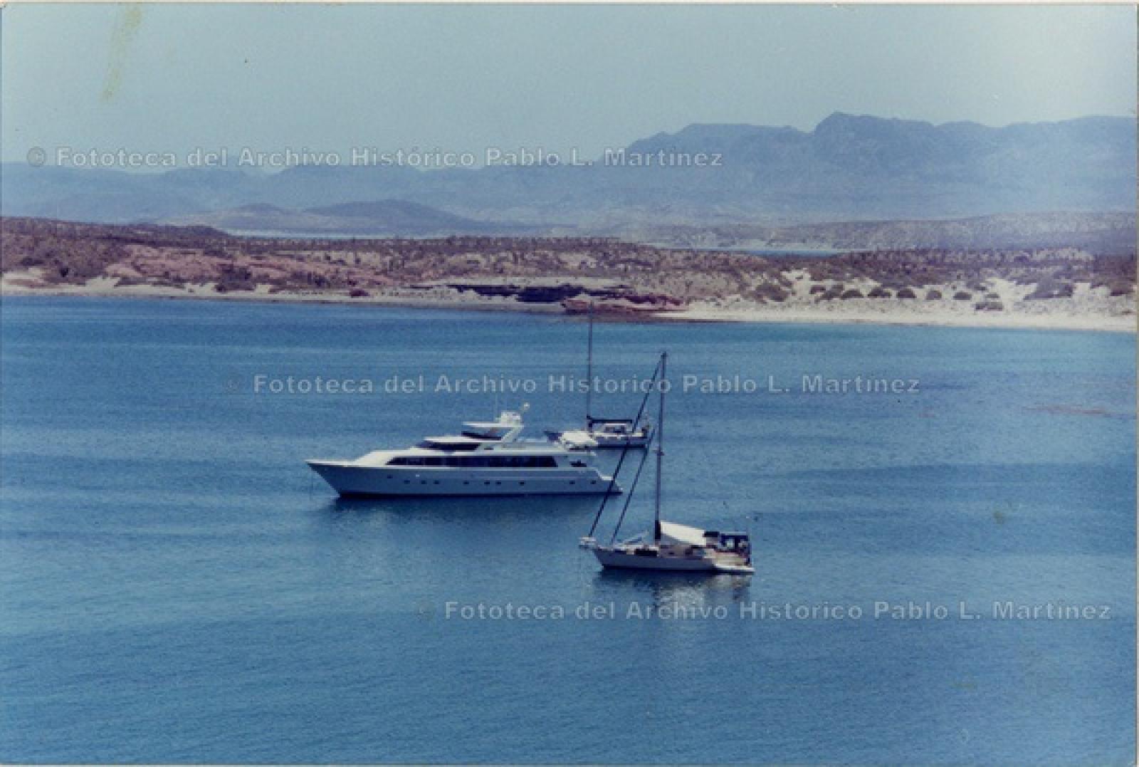 “Embarcaciones en las playas de Baja California Sur”.