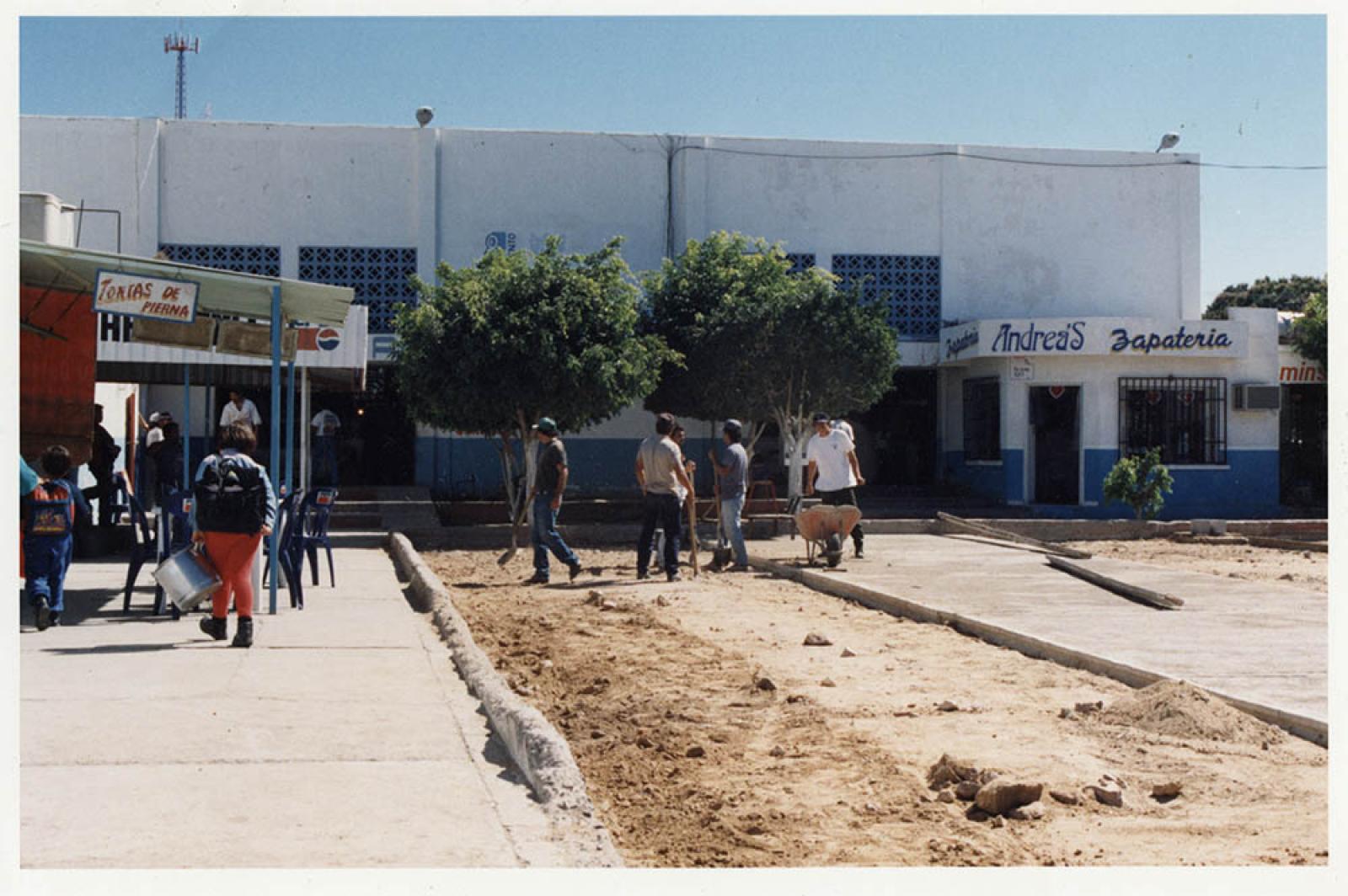 “En el mercado Bravo se está acondicionando el estacionamiento”.