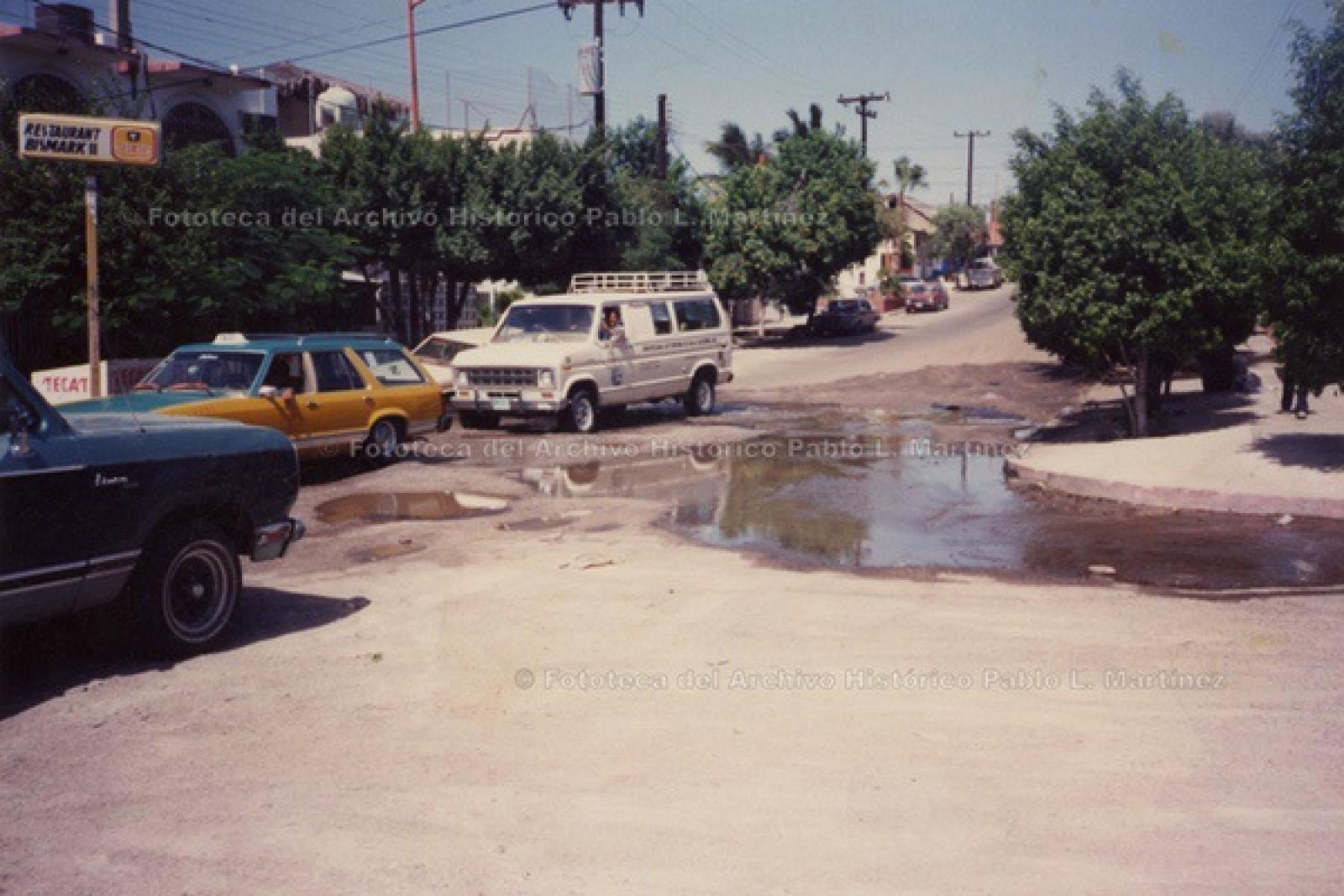 Encharcamiento entre las calles Santos Degollado e Ignacio Manuel Altamirano.