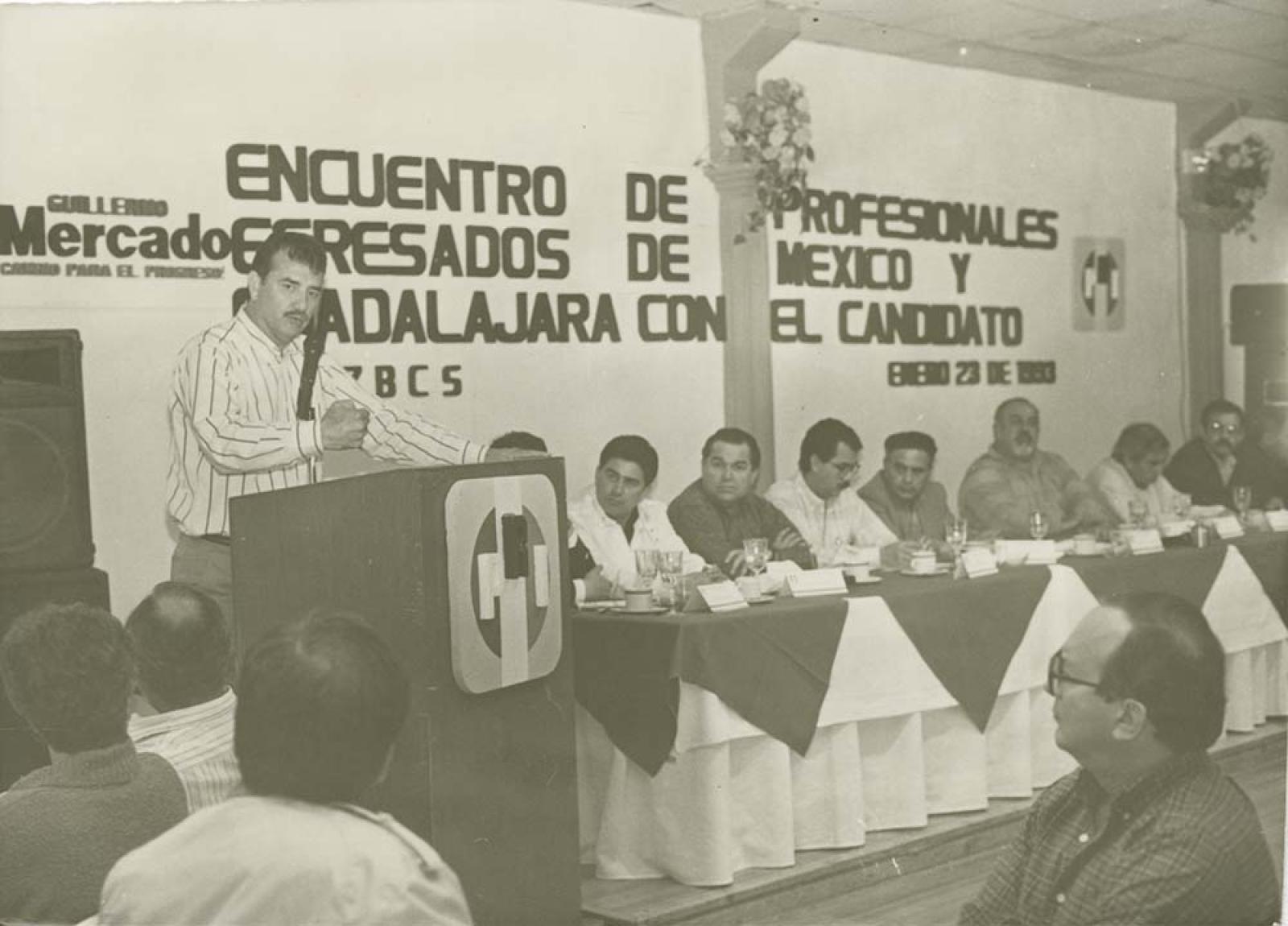 Encuentro de profesionales egresados de México y Guadalajara con Guillermo Mercado.