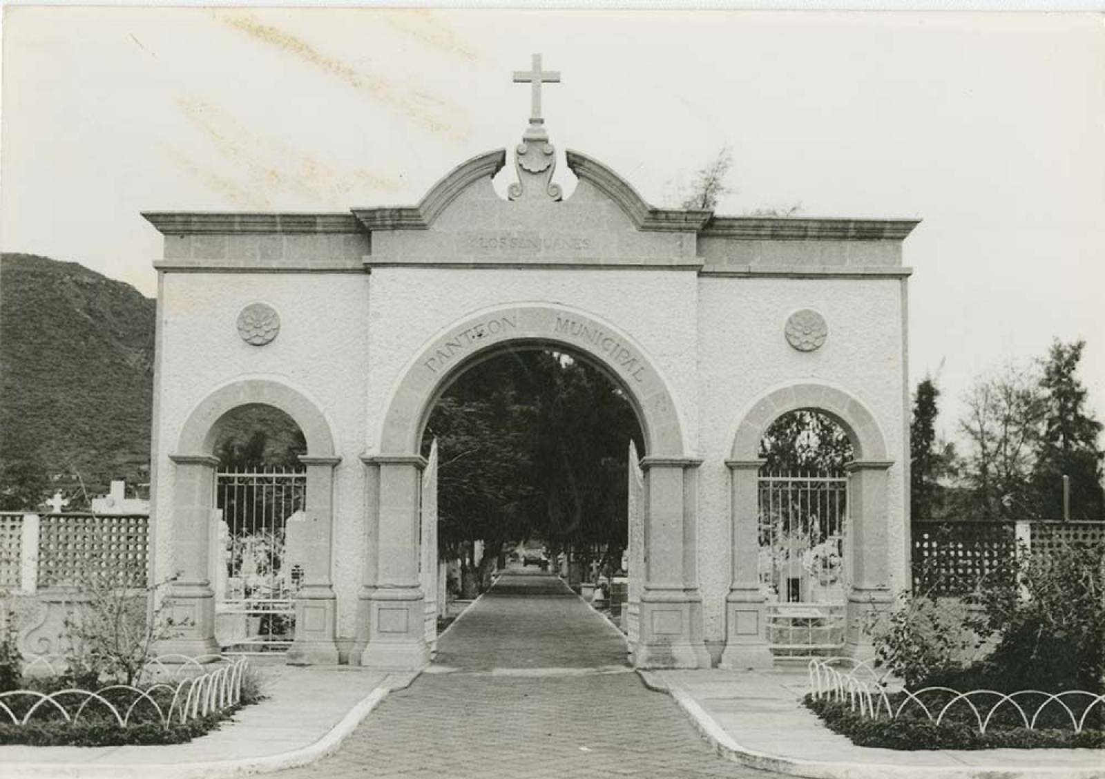 Entrada al panteón de Los San Juanes.