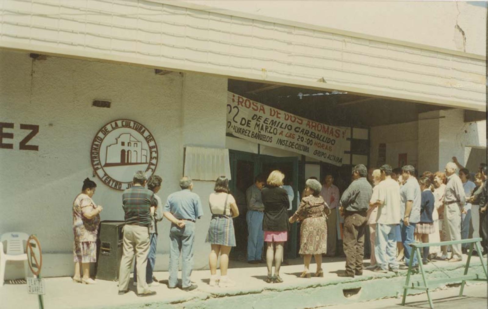 Entrada del teatro Juárez.