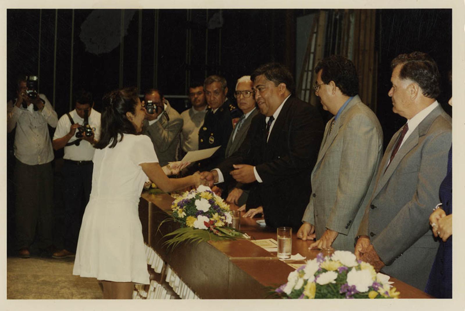 Entrega de documentos a egresados del Tecnológico de La Paz, Baja California Sur.