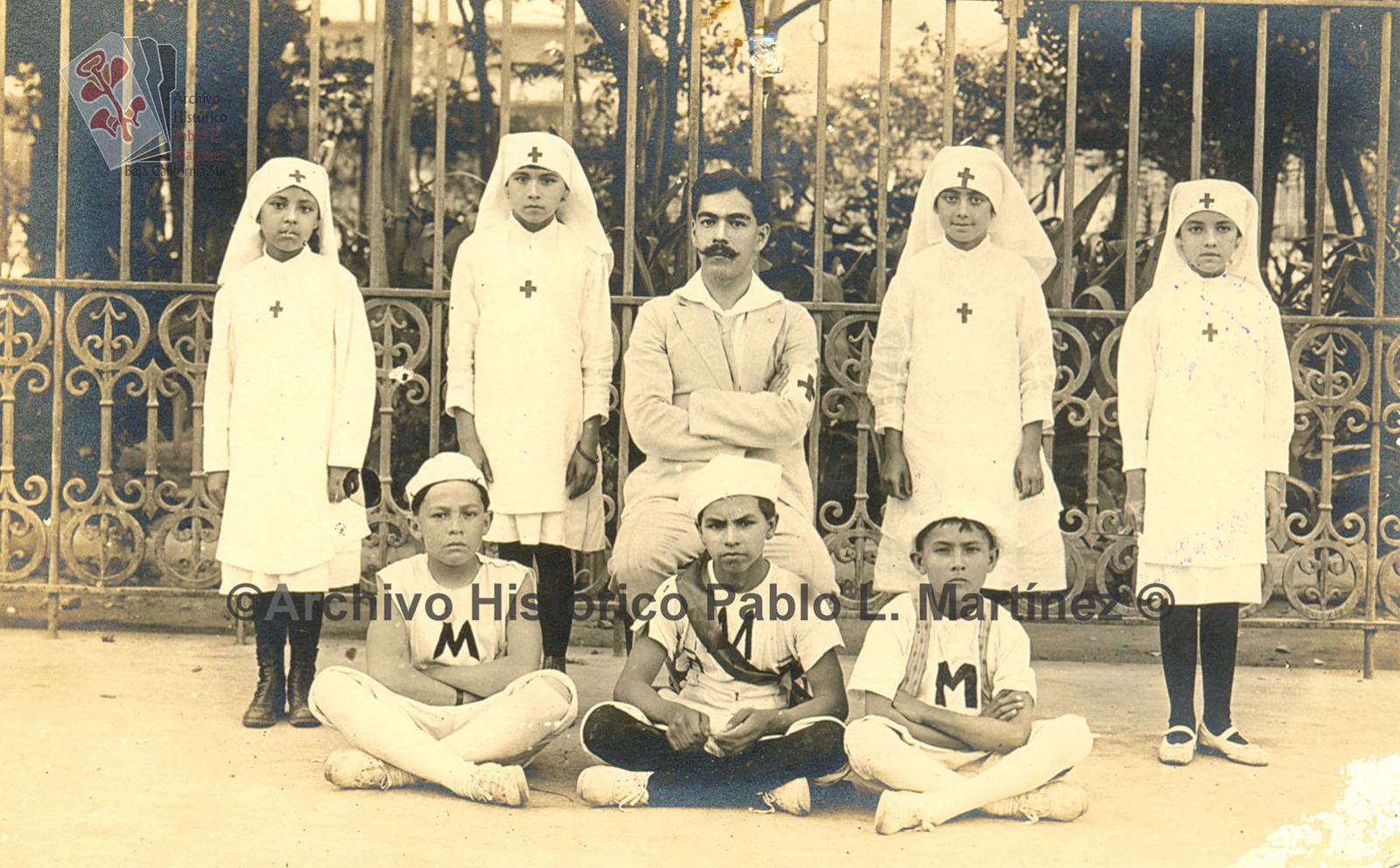 Equipo de enfermeros infantiles en Santa Rosalía, Baja California Sur, Retrato de grupo.