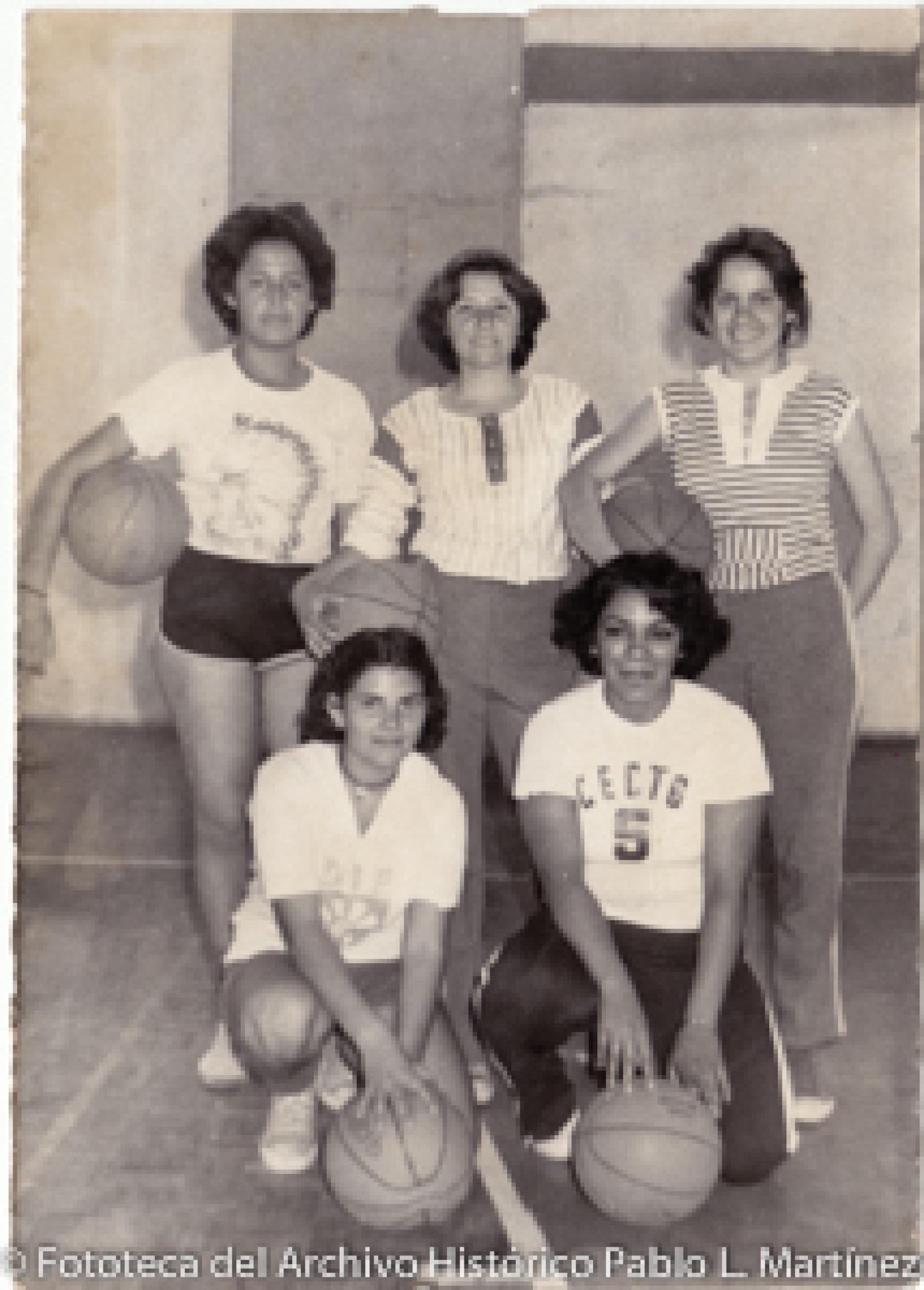 Equipo femenil de básquetbol.