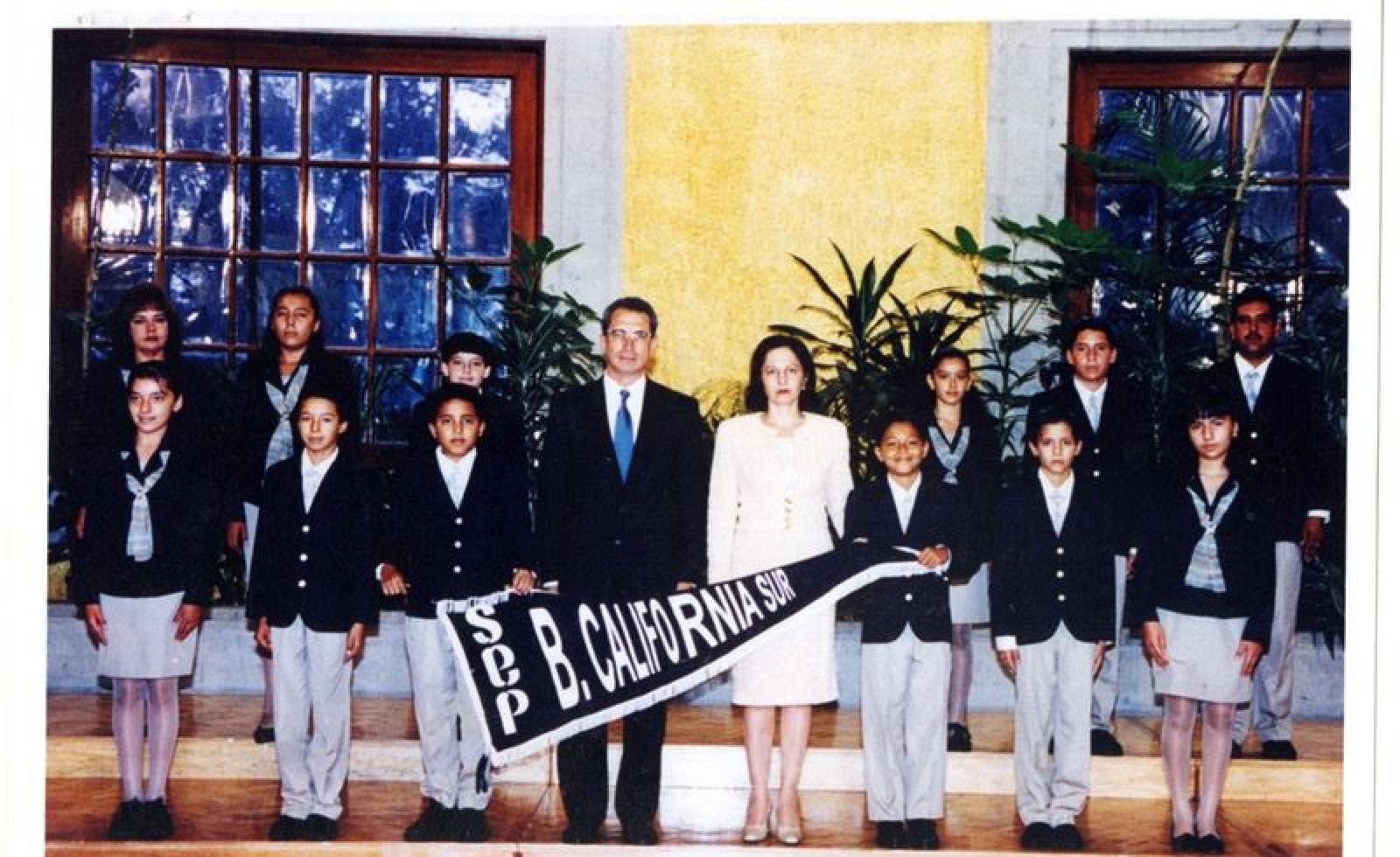Ernesto Zedillo con alumnos y personal académico del Estado de Baja California Sur.