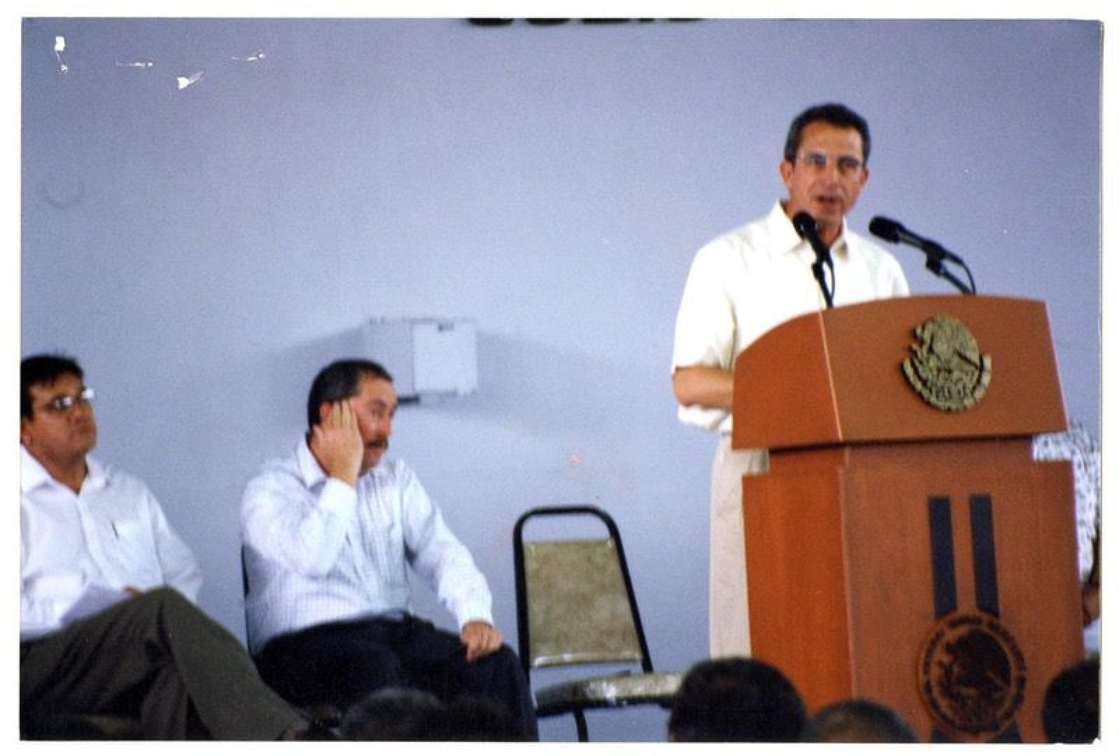 Ernesto Zedillo, Leonel Cota Montaño y Alfredo Porras Domínguez en acto público.