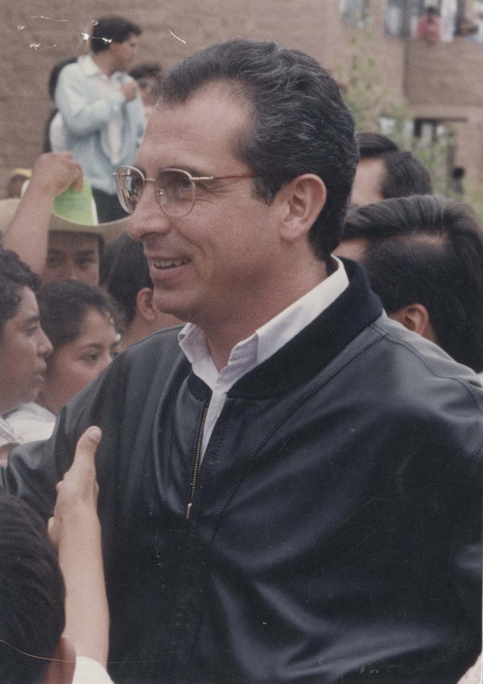 Ernesto Zedillo Ponce de León, saluda a ciudadanos.