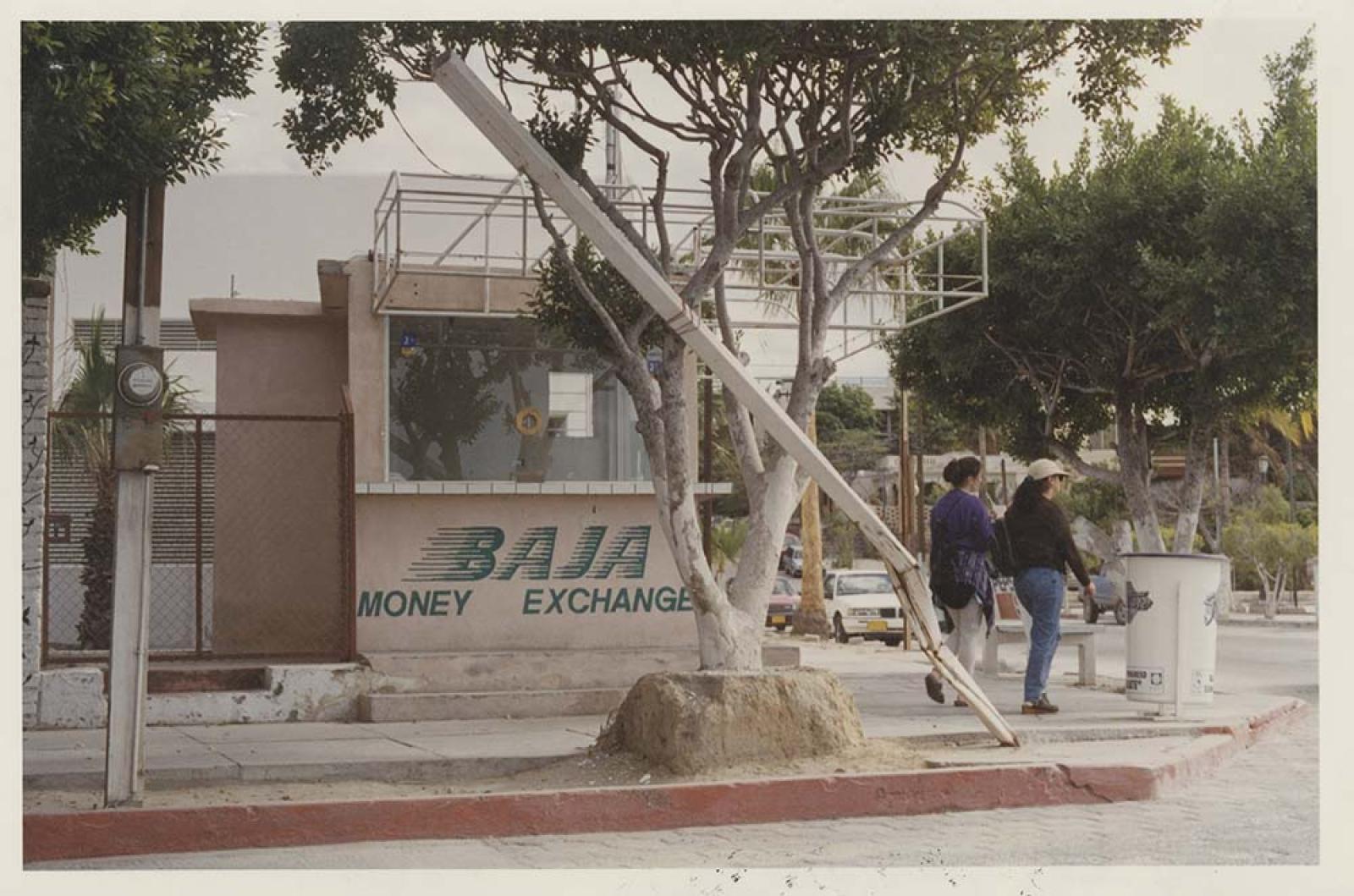 Esquina de las calles Álvaro Obregón y Nicolás Bravo.