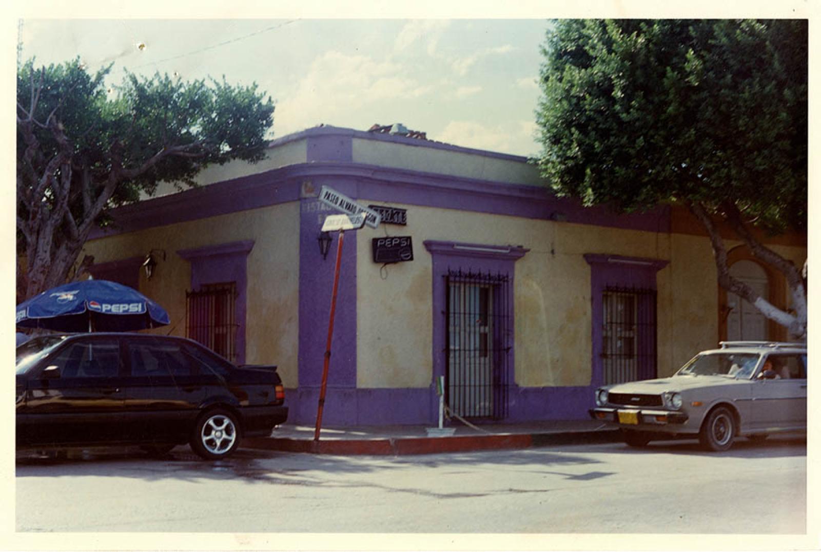 Esquina del Paseo Álvaro Obregón y callejón Ignacio Bañuelos Cabezud, La Paz.